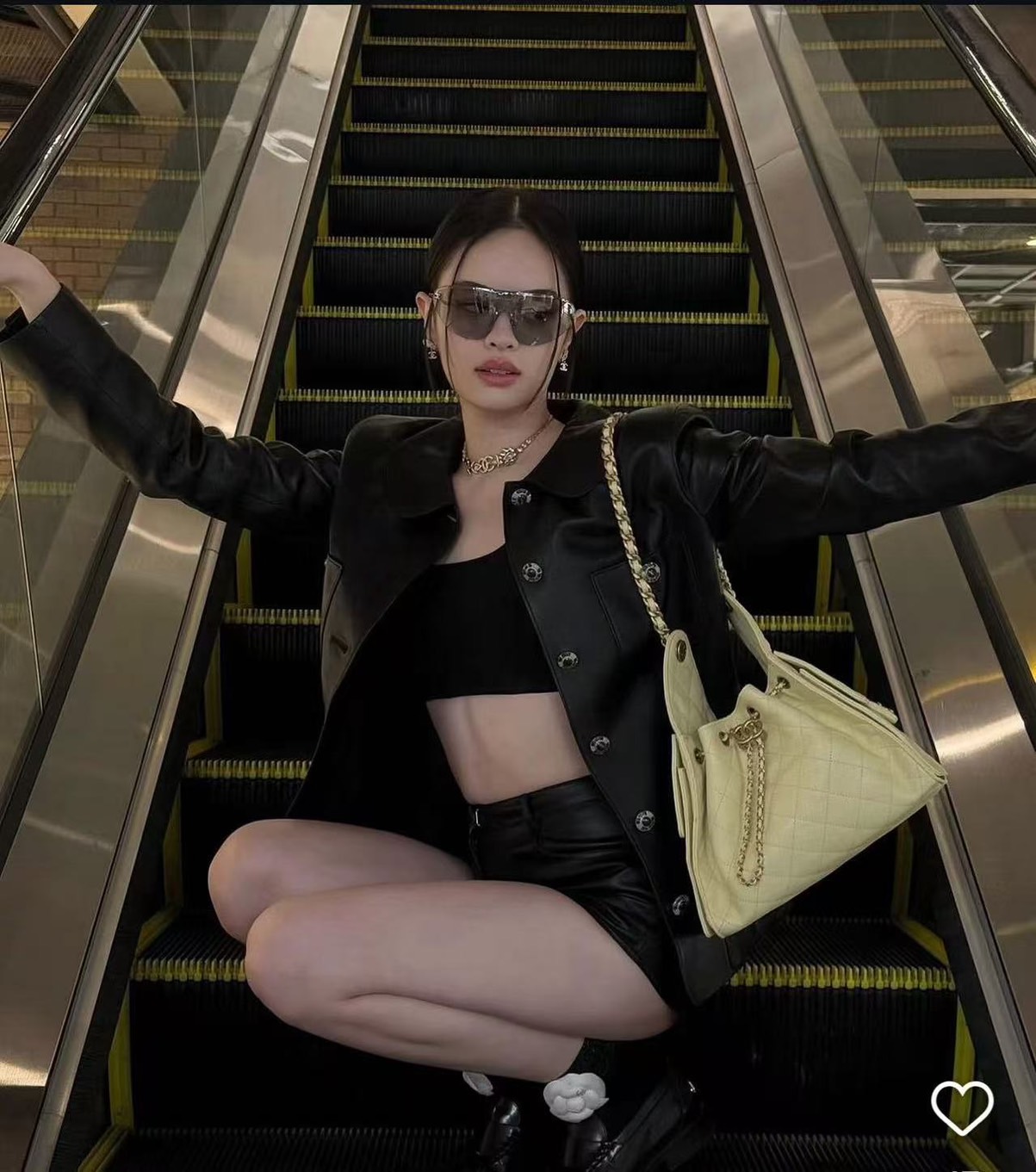 ORI หนังแท้ | 25cm CHANEL 25 Small Handbag Spring-Summer 2025 กระเป๋าสะพายรุ่นใหม่สุดฮอตแห่งปี หนังแท้ลายเกรน ที่สุดแห่งความไอคอนิก มาพร้อมใบเล็ก อะไหล่สีทองสวยหรู