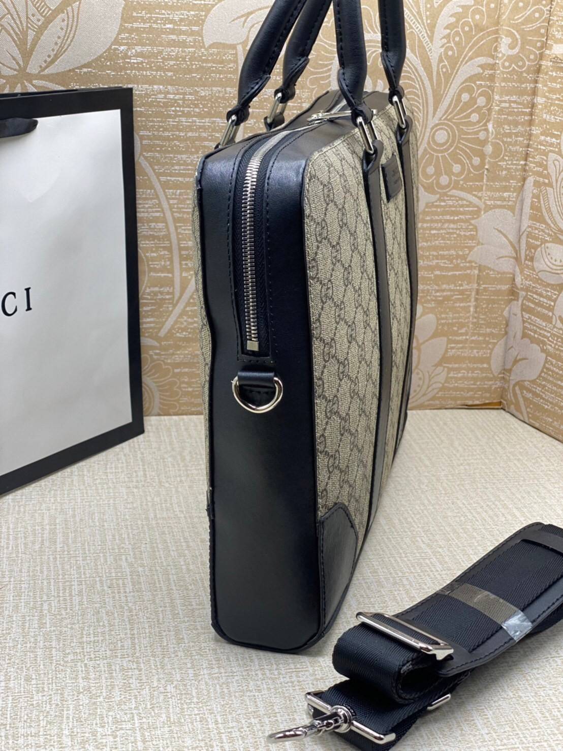 Gucci GG Supreme Briefcase พร้อมส่งที่ไทย ภาพสินค้าถ่ายจากงานจริง GG Supreme work bag with Web shoulder strap