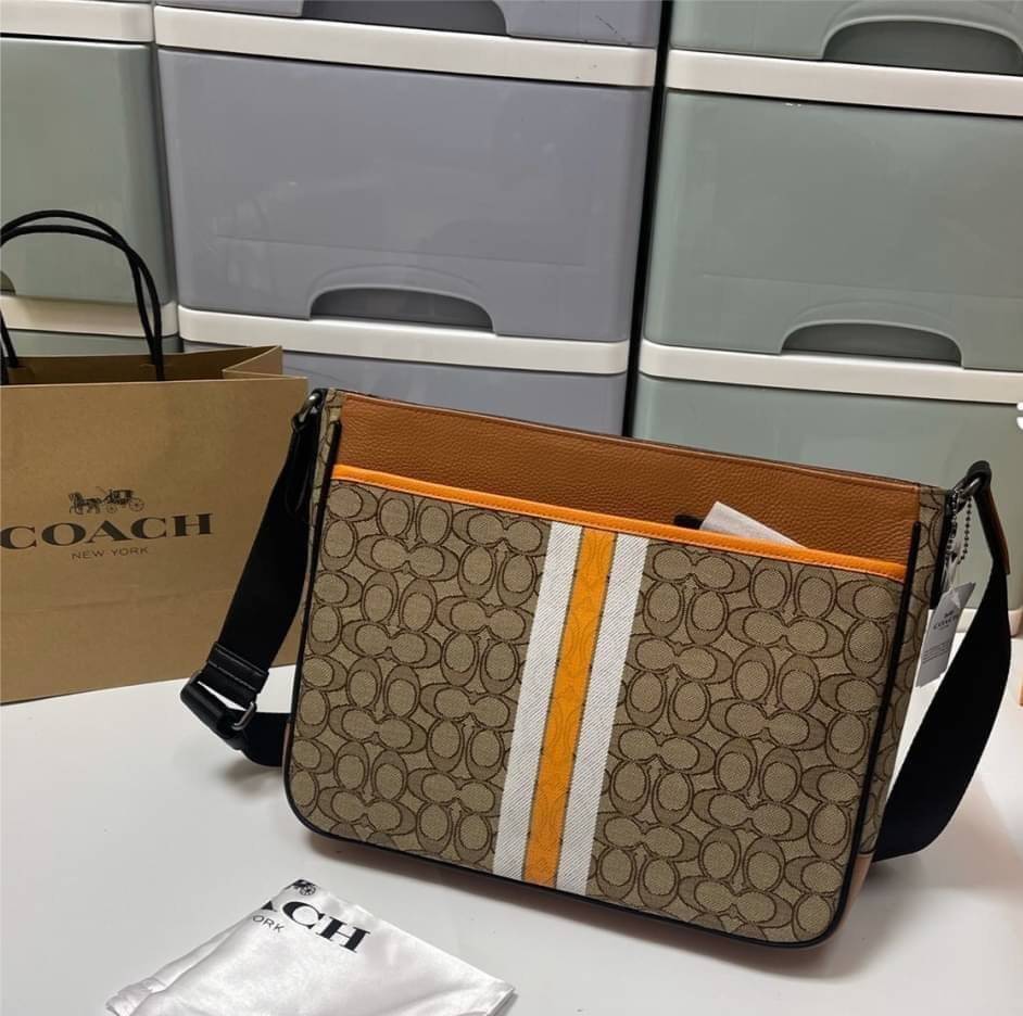 COACH Thompson Crossbody In Signature Jacquard With Varsity Stripe C5291 มี 2 สี พร้อมส่งที่ไทย