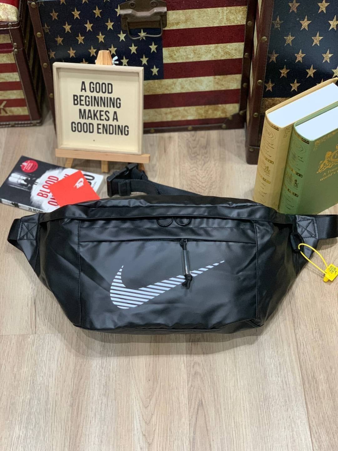 Nike Tech Hip Pack Winterized กระเป๋าnikeทรงคาดอกรุ่นใหม่ชนช้อป ทรงสวย ใบใหญ่สไตล์สปอร์ต ใส่อุปกรณ์กีฬาและพกพาได้อย่างสบายใจ