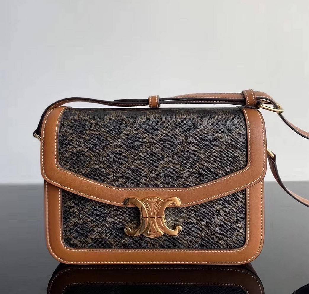 CELINE TRIOMPHE CROSSBODY BAG VIP GIFT WITH PURCHASE-GWP พรีเมี่ยมกิ๊ฟ Limited Edition จาก CELINE PERFUME DUTY FREE COUNTER วัสดุ TRIOMPHE CANVAS & LEATHER