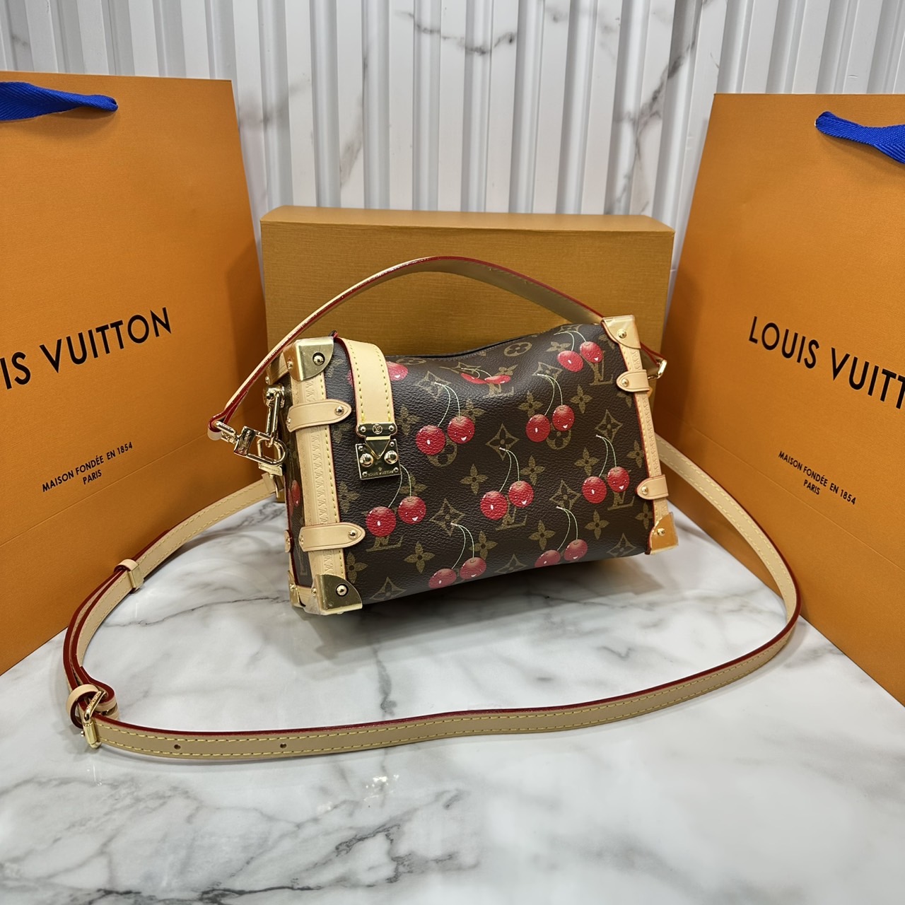 ORI หนังแท้ | LV x TM - Side Trunk MM Bag Monogram cherry canvas กระเป๋าสะพายทรงทรังค์ สะท้อนจิตวิญญาณแห่งความสนุกสนาน แสนมีชีวิตชีวา ด้วยตกแต่งลายเชอร์รี่สดใสงดงามอันเป็นเอกลักษณ์ของศิลปินชาวญี่ปุ่น