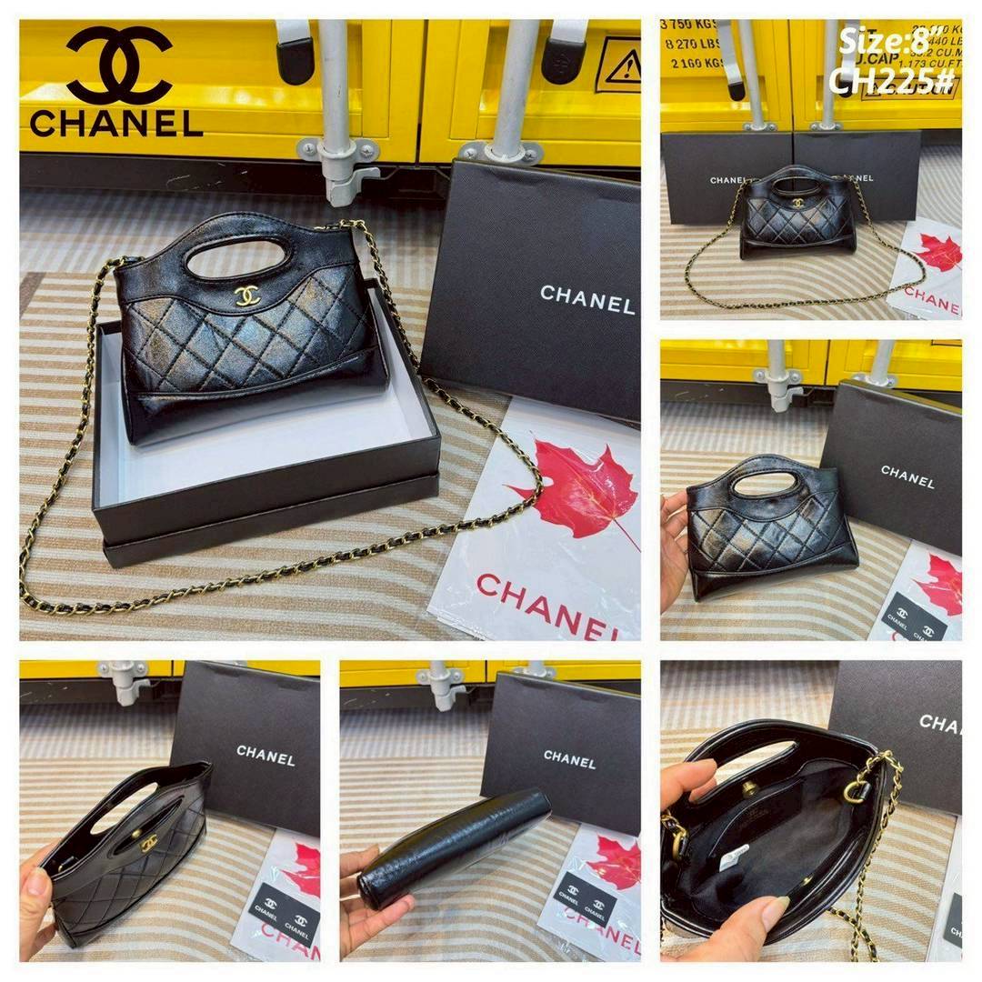 Chanel 31 Mini Shopping Bag กระเป๋าสะพายพร้อมหูจับในตัวทรงสวยมาก ขนาดกำลังดี ปุ๊กปิ๊กน่ารัก ใช้งานสะดวก แมทชุดง่าย ทุกลุค ทุกสไตล์ เป็นไอเท็มสวยรับทรัพย์ก่อนปีใหม่ได้เลย