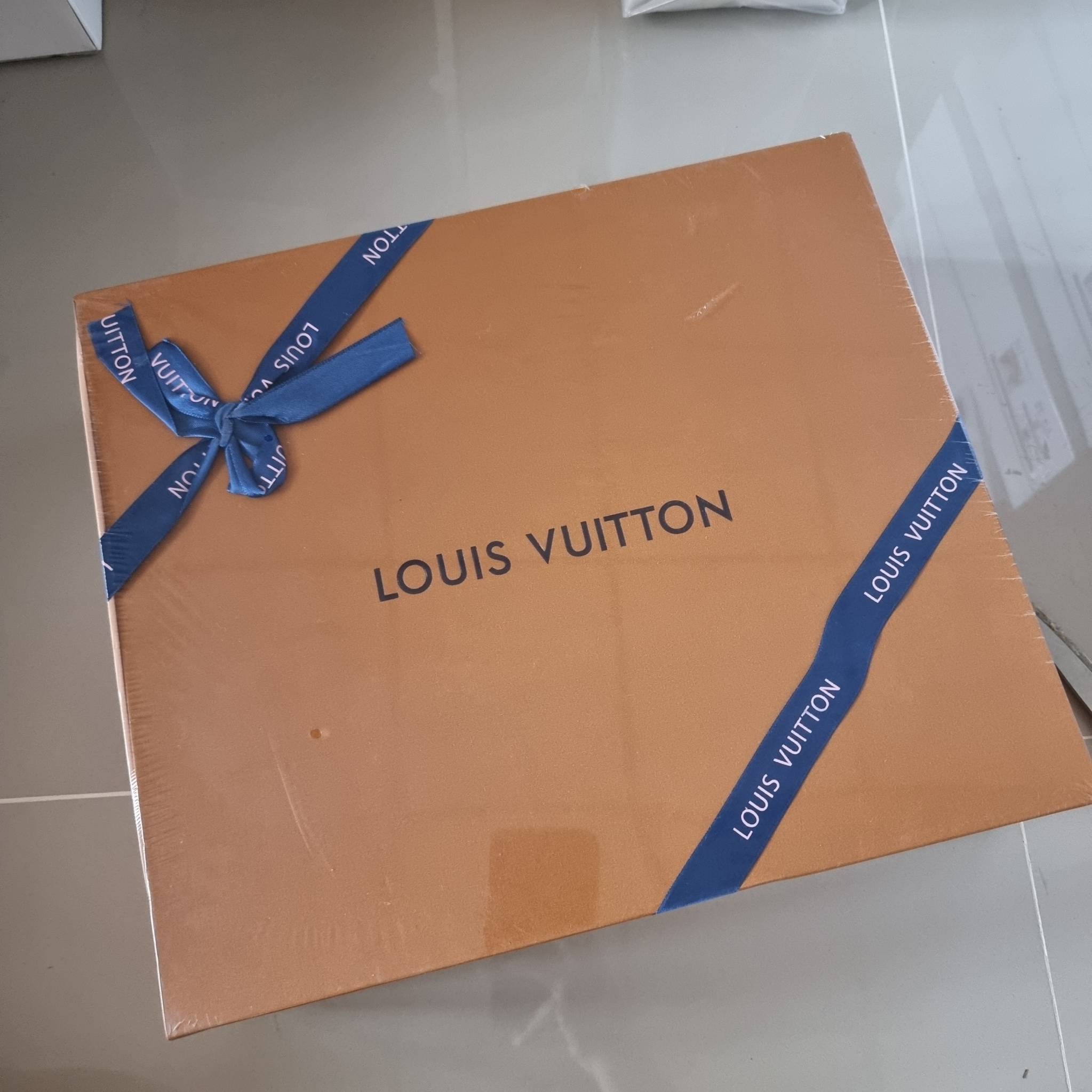 LV Speedy Bandoulière 25 Damier Azur กระเป๋าทรงหมอน รุ่นท็อปฮิต กับดีไซน์ใหม่ต้อนรับฤดูร้อน โดดเด่นด้วยวัสดุแคนวาสตกแต่งลายพิมพ์ไม่เกร่อ วัสดุหนังแคนวาส