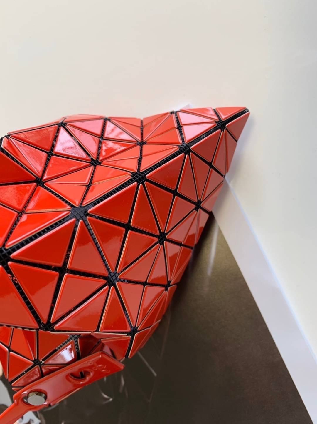 BAOBAO ISSEY MIYAKE 6x6 BLOCK TOTE BAG กระเป๋าถือทรง shopping โท้ท ลายตาราง บล็อคสี่เหลี่ยมสามเหลี่ยม ภาพสินค้าถ่ายจากงานขายจริง ใช้งานต่างประเทศได้ค่ะ