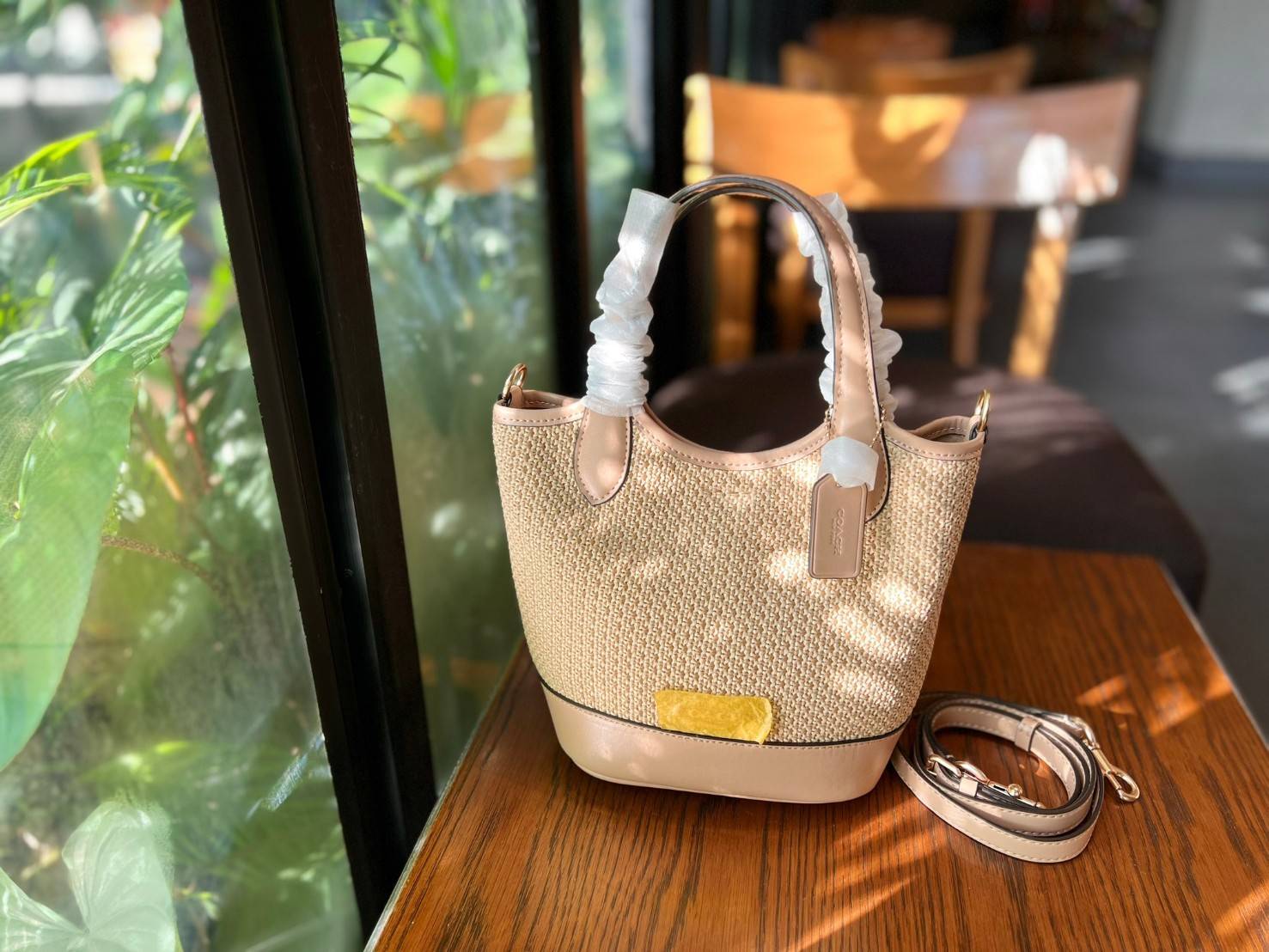 Coach Hanna Bucket Bag In Straw And Smooth Leather 7" กระเป๋าทรงถังงานทอน้ำหนักเบา จุของได้เยอะ เกรดท็อปออริ เกรดดีสุด สลับแท้ 1:1 ใช้ต่างประเทศได้