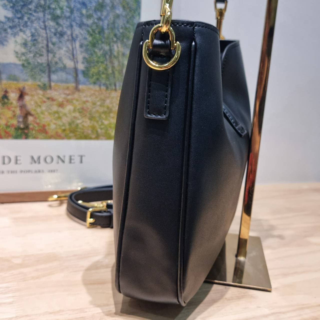 CELINE small camille soft bag มาแรงมาก! กับกระเป๋าที่ตัวแม่ใช้กันเยอะสุดๆ แม่ชมเอย อินฟลูดังๆมีใช้กันครบ ด้วยรูปทรงยอดนิยม