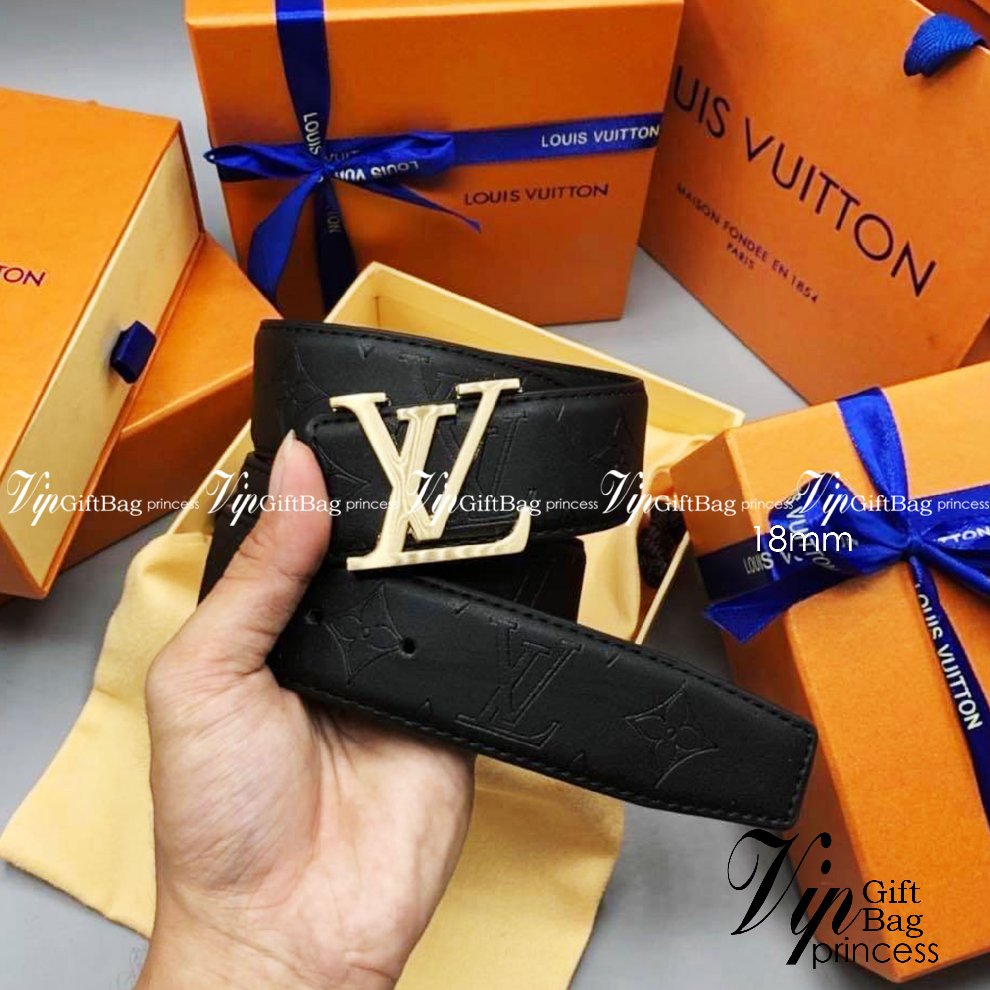 VIP 🥂 LV BELT LOGO เข็มขัดแบรนด์หัวโลโก้แบรนด์แบบ 3D สายหนังปั้มโลโก้ ดีไซน์เรียบหรูเข้ากับทุกลุ๊คใช้ได้ทั้งชายหญิง สินค้ามาพร้อม Original Package มีการ์ด ถุงผ้ากันฝุ่น ถุงกระดาษแบรนด์ กล่องแบรนด์ ครบชุดไอเท็มนี้แนะนำ ห้ามพลาดค่ะ!