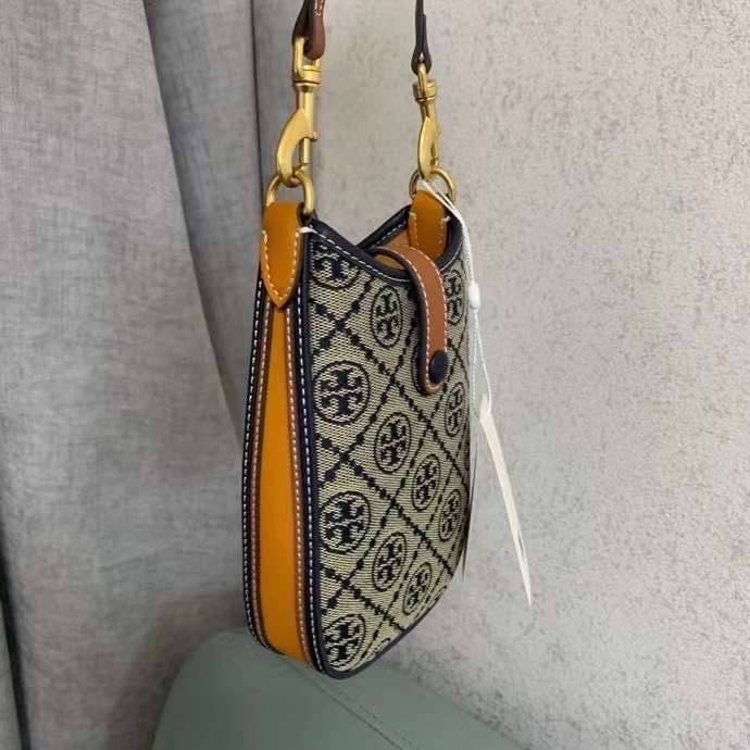 Tory Burch T Monogram Phone Crossbody / Tory Phone Bag พร้อมส่ง กระเป๋าใส่โทรศัพท์ สวยคม ด้านหลังมีช่องใส่บัตร