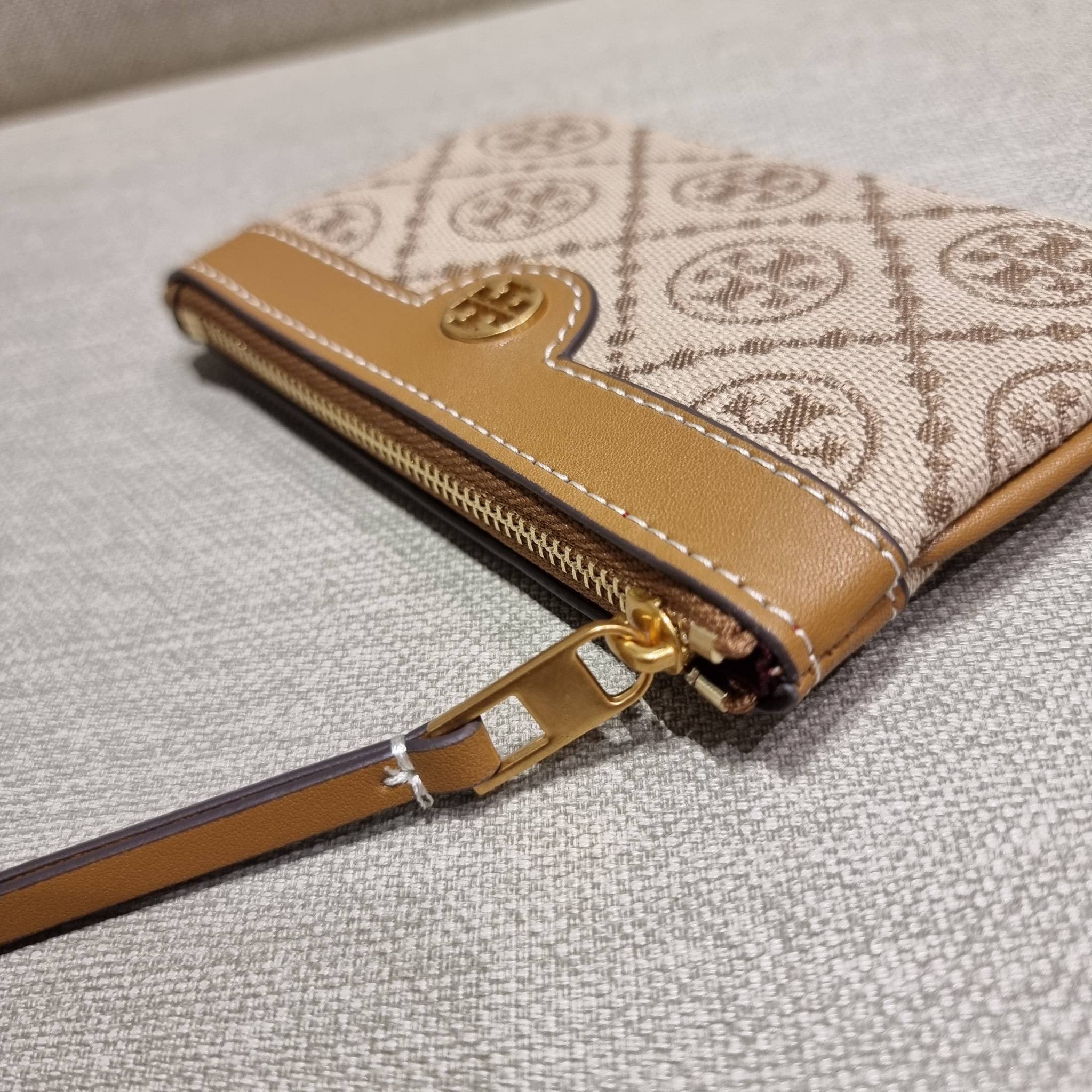 TORY BURCH T MONOGRAM CARD CASE KEY RING ใหม่ล่าสุด กับกระเป๋าเอนกประสงค์สำหรับถนอมบัตร น่ารัก คิ้วท์ๆ ใบจริงน่าใช้มาก