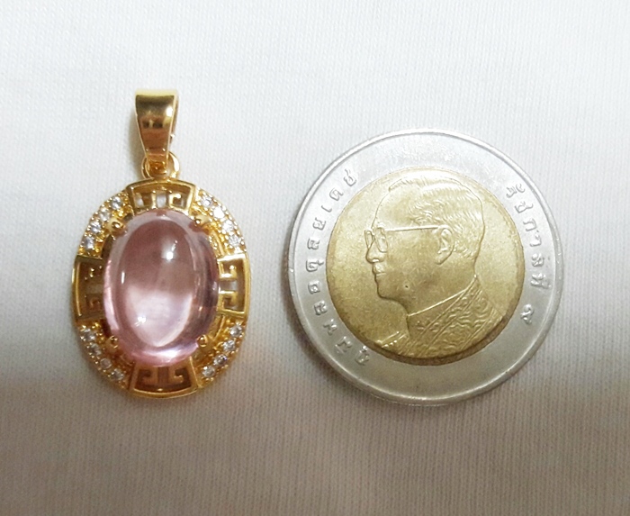 สินค้าหมดค่ะ จี้พลอยมณีใต้น้ำ(เพชรพญานาค)สีชมพูแบบกลางเลี่ยมกรอบประดับเพชร(ทุกราศี)เสริมโชคเสริมดวงค่ะ