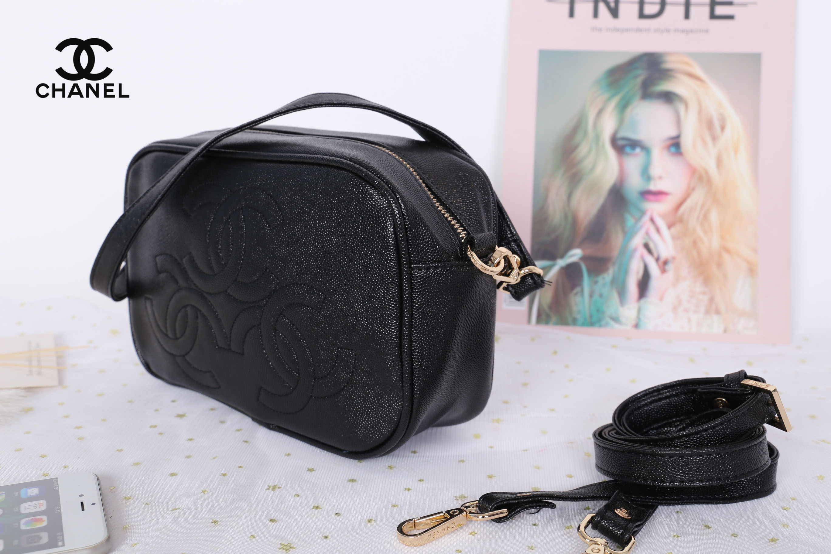 CHANEL Caviar Handbag Crossbody bag / Chanel Shoulder Bag With 2Straps กระเป๋าสะพาย หนังลายคาเวียร์ทั้งใบด้านหน้ามีโลโก้แบรนด์