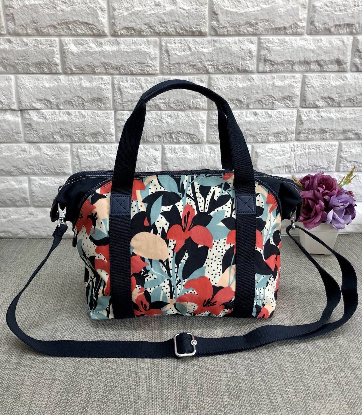 Kipling Handbag | k13848// (OEM. Factory HK.) กระเป๋าถือ สะพายข้าง คล้องไหล่ วัสดุ nylon ด้านหน้ามี 1 ช่องซิป, 1 ช่องโล่ง ใส่มือถือหรือ ของจุกจิกได้ค่ะ ปรับได้ 2 ทรง ด้านข้างขยายออกได้ ช่องซิปหลักด้านในโล่ง จุได้เยอะ น้ำหนักเบา ทำความ สะอาดง่าย มีช่องซิปแ