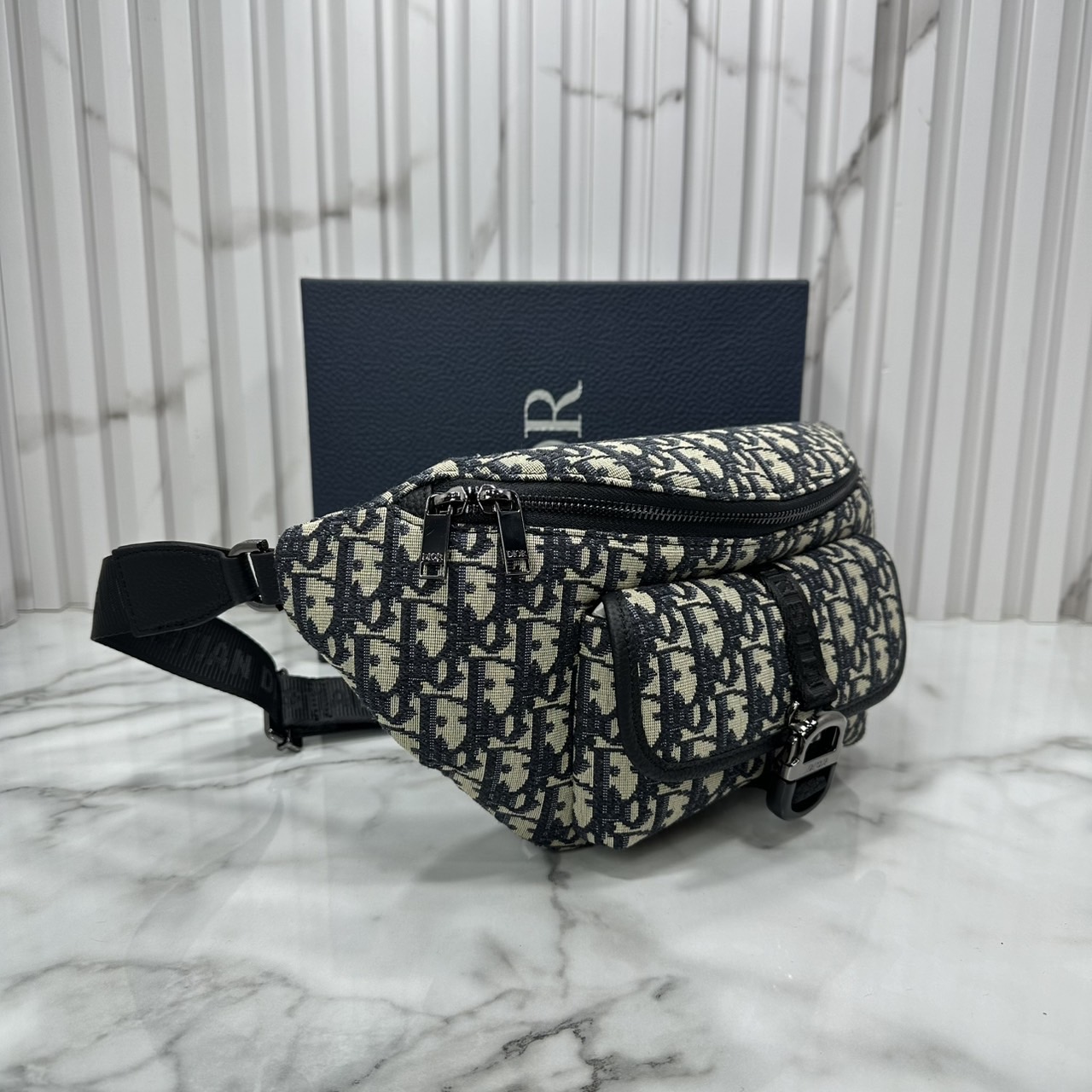 DIOR 8 waist bag Oblique jacquard fabric กระเป๋าสะพายคาดอก เอกลักษณ์ทอผ้าแจ็คการ์ดอย่างดี สวยสง่างามเหนือกาลเวลา มีไว้ไม่มีเอาท์ ท่านชายควรมีมากค่ะ