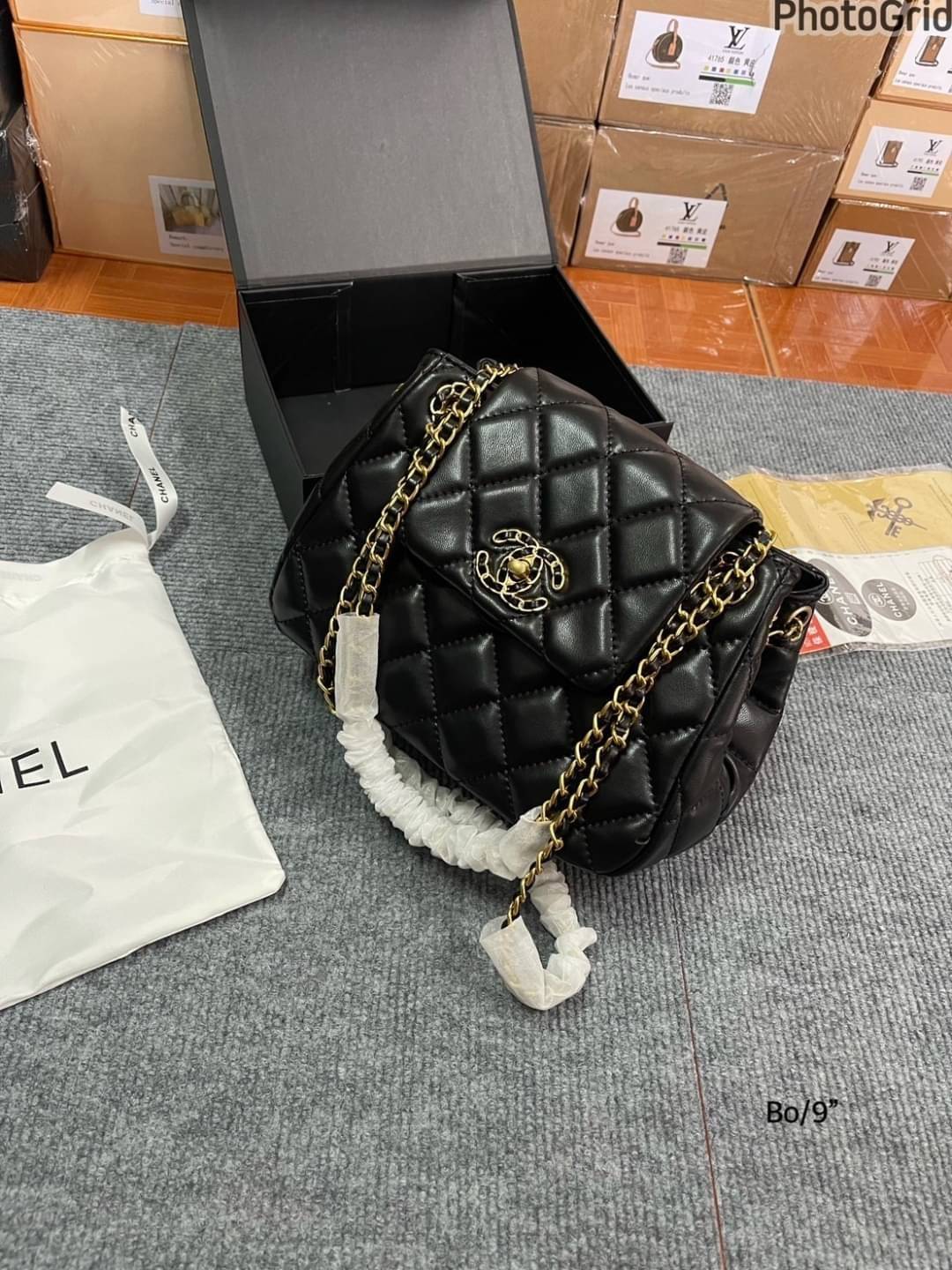 Chanel Flap Bag On Chain กระเป๋าสะพายสีดำคลาสสิก มาพร้อมสายโซ่สีทองสลับหนัง ใบขนาดกำลังสวย ใช้ถือออกงานคือปังมากกก รีบคว้าด่วนค่ะ!!