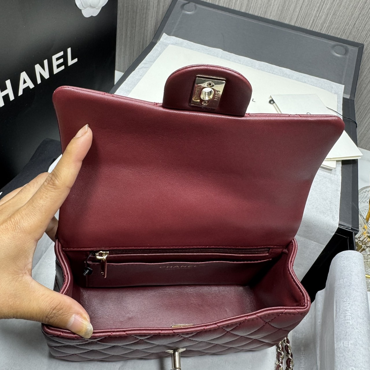 ORI | หนังแท้ Chanel Mini Classic Handbag With Top Handle กระเป๋าสะพายรุ่นคลาสสิกพร้อมหูจับถนัดมือ สวยเรียบหรู 🤍 สินค้าเกรดออริจินอล เทียบแท้