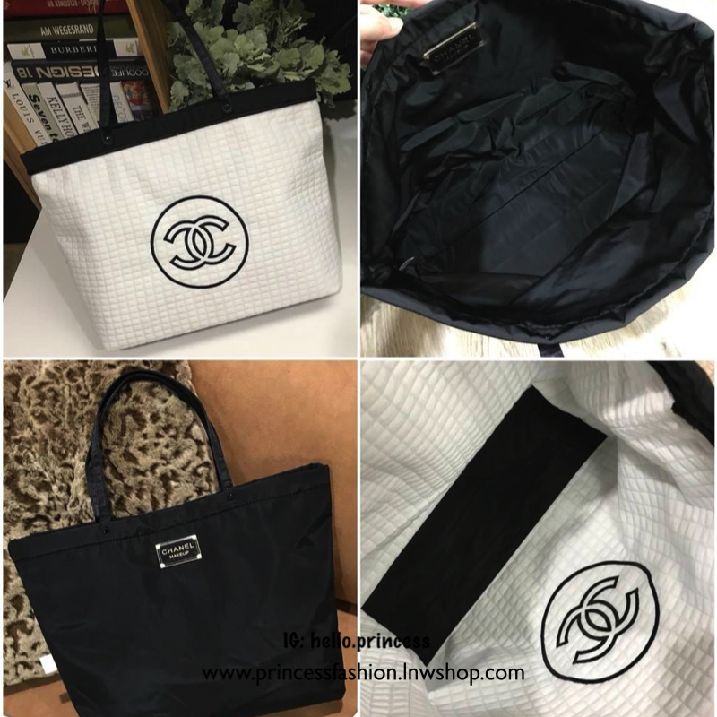 Chanel Large Tote Bag ViP Gift With Purchase (GWP) New in! กระเป๋าสะพายทรง shopping bag ใบใหญ่ VIP. gift ของแท้! จาก Chanel Cosmetic Counter วัสดุ Cotton & Nylon & Polyester เนื้อนิ่มลายตาราง ด้านหน้าปักโลโก้แบรนด์ เปิดปิดด้วยแถบแม่เหล็ก ซ่อนที่ปากกระเป๋า