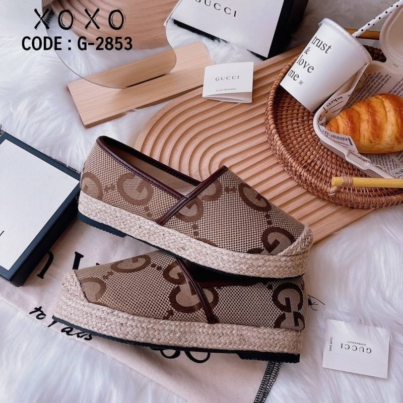 Gucci แบบใหม่ เพิ่งมาค่ะ (ส้นสูง1 นิ้ว) GG jumbo ปอเตัวใหม่ล่าสุดค่ะ ลาย GG ใหญ่ ผ้าทอ เหมือนแท้ ปั้มแบรนด์ หน้ากว้าง ใส่สบาย แมทส์ชุดง่าย น้ำหนักเบา