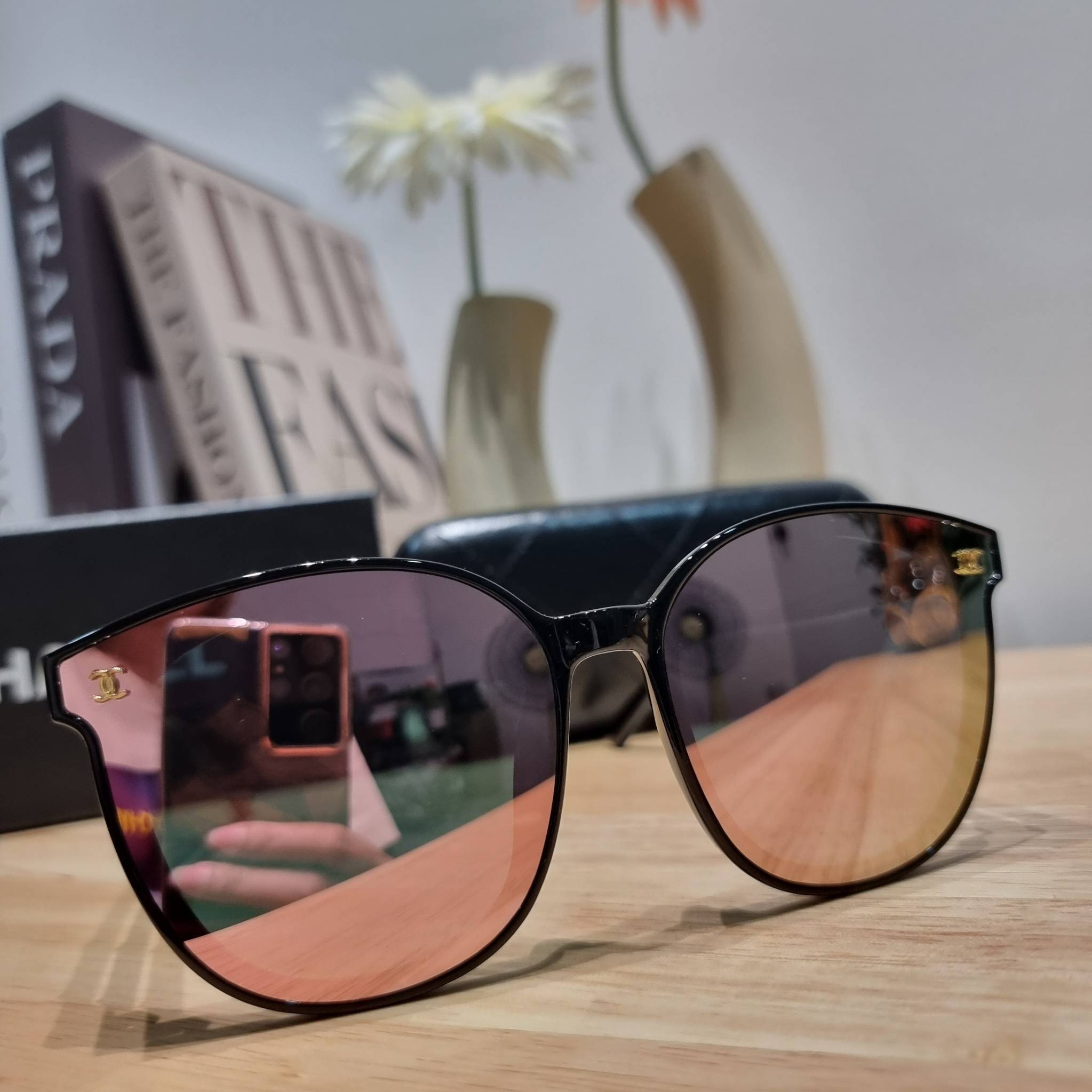 Chanel eye-glasses UV protection gift Box set สุดคุ้ม มาพร้อมอุปกรณ์ครบเซ็ท ดีไซน์ชิคมากแม่!! รับรองไม่ซ้ำใคร ใส่เสริมโหงวเฮ้ง ดูผู้ดี มีพกติดตัวไว้ไม่ตกเทรนด์ ใช้ได้ทุกโอกาส ทุกสถานการณ์ ใส่ที่บ้านถนอมสายตา