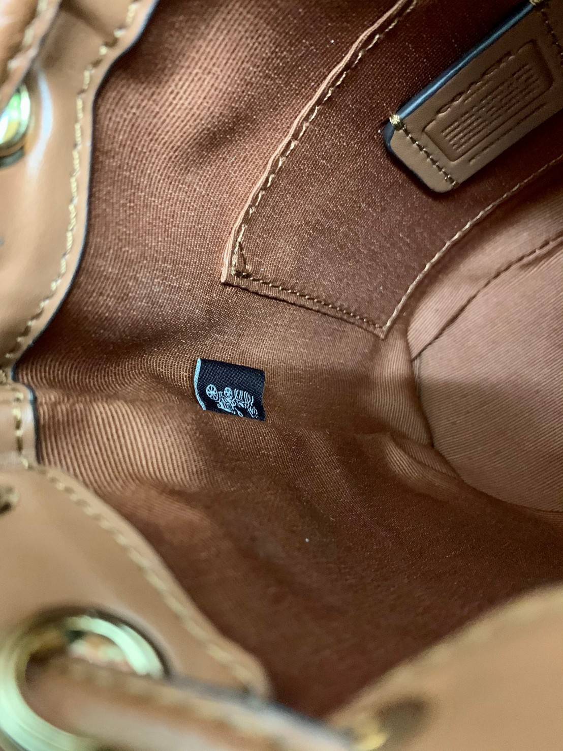 น้องใหม่ล่าสุด สวยเกินต้านเลยค่าา! COACH DEMPSEY DRAWSTRING BUCKET 15 IN SIGNATURE JACQUARD WITH STRIPE 2021 พร้อมส่งที่ไทย ออกใหม่ล่าสุด ห้ามพลาดค่า! กระเป๋าทรงขนมจีบ วัสดุJacquard+หนังแท้ ตัเแทบสีตรงกลาง เพิ่มสีสันเข้ามาได้ลงตัวสวยงามมากๆค่ะ