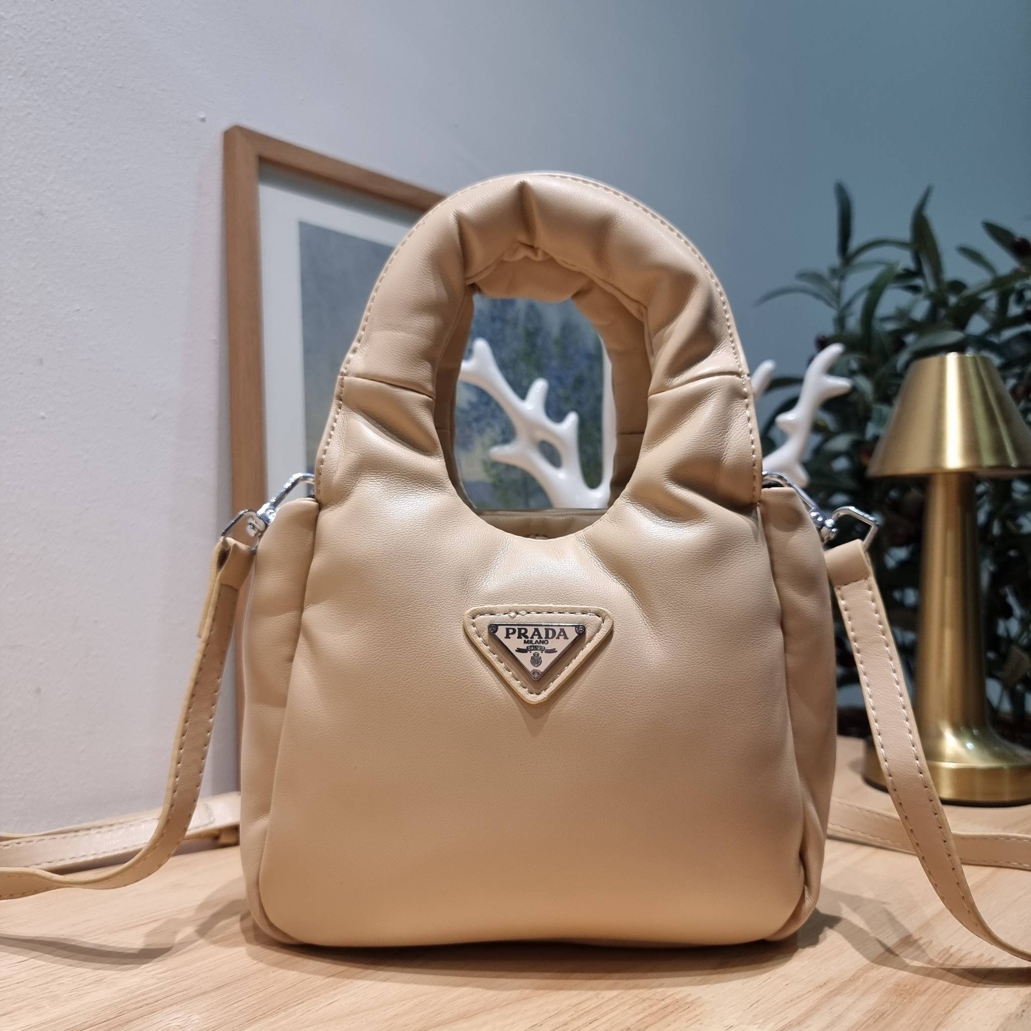 PRADA Small padded Soft nappa-leather bag พร้อมส่ง 4 สี น้องใหม่ล่าสุด กับคอลเลคชั่นที่ทำออกมาตอบโจทย์ได้ทุกไลฟ์สไตล์
