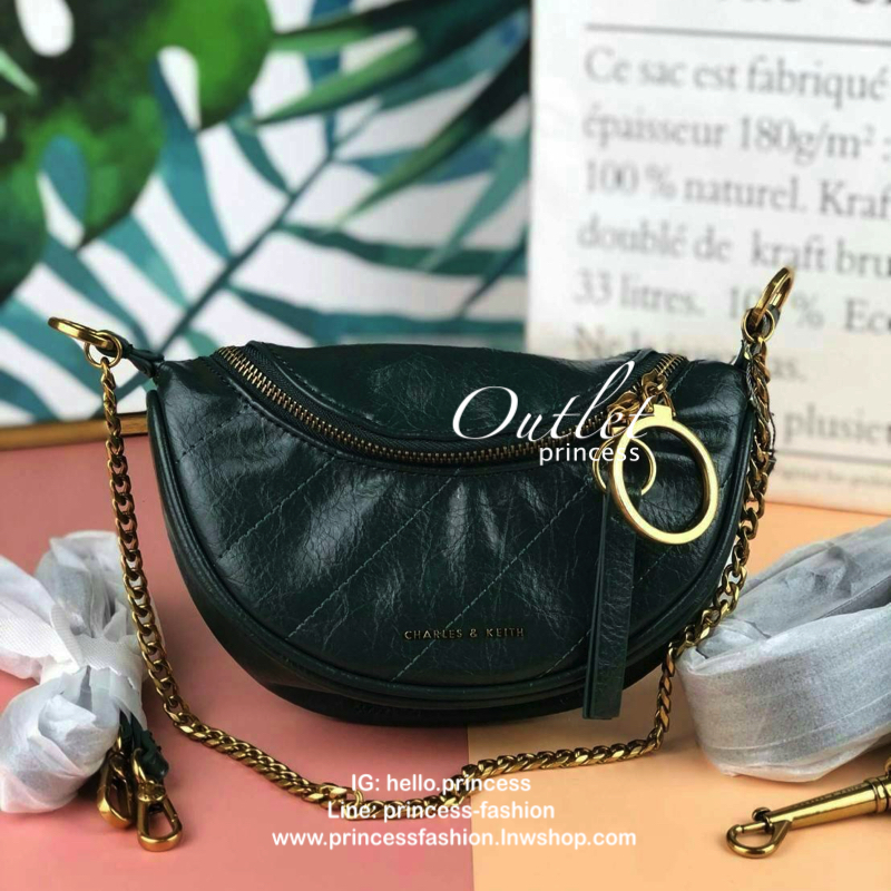 CHARLES & KEITH WRINKLED EFFECT RING ZIP TASSEL CROSSBODY BAG กระเป๋าสาระพัดประโยชน์ ใช้คาเอว คาดอก หรือจะสะพายแบบครอสบอดี้ได้ค่า 💥💥 มีโลโก้แบรนด์ที่ด้านหน้า เปิดปิดแบบซิปคู่เก๋ๆ ด้านในมีช่องใส่บัตรได้ 3 ช่อง รุ่นนี้ใส่ iPhone plus ได้พอดี