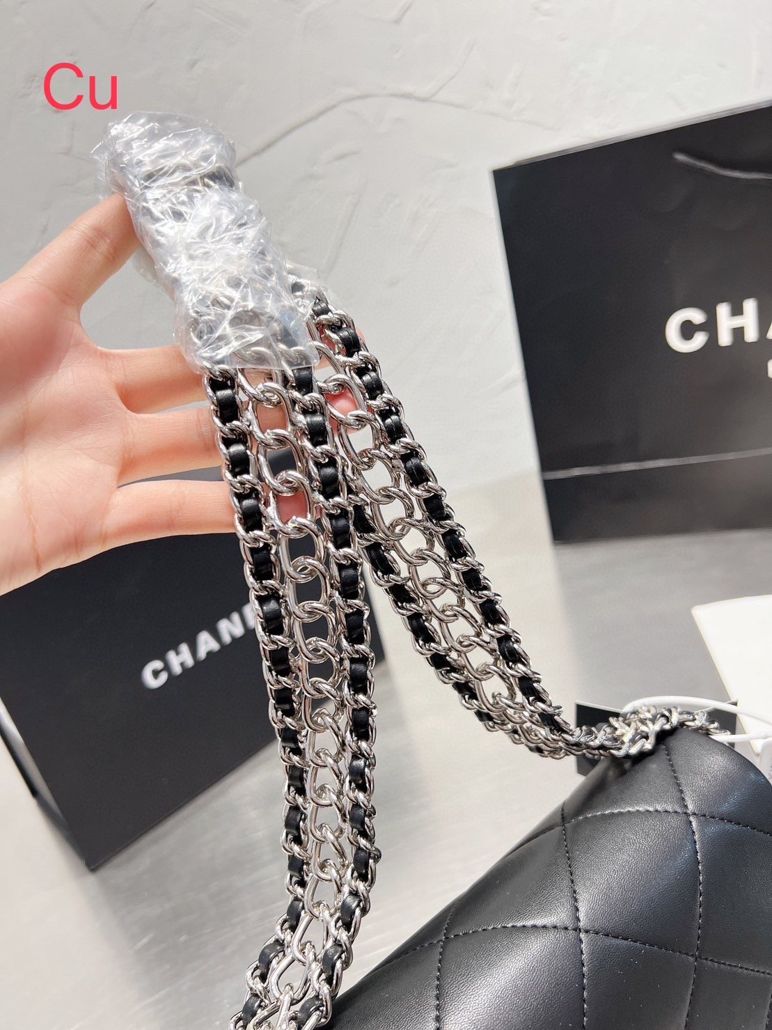 Chanel shoulder bag with chain 8" / Chanel Bag พร้อมส่ง กระเป๋าสะพาย สายโซ่อะไหล่เงินทบสามชั้น หรูหรา งานหนังเรียบสวย มาพร้อมกล่อง อปก ครบเซ็ท รอบนี้จัดราคาพิเศษสุดคุ้มค่ะ ใช้งานต่างประเทศได้ ภาพถ่ายจากงานขายจริง