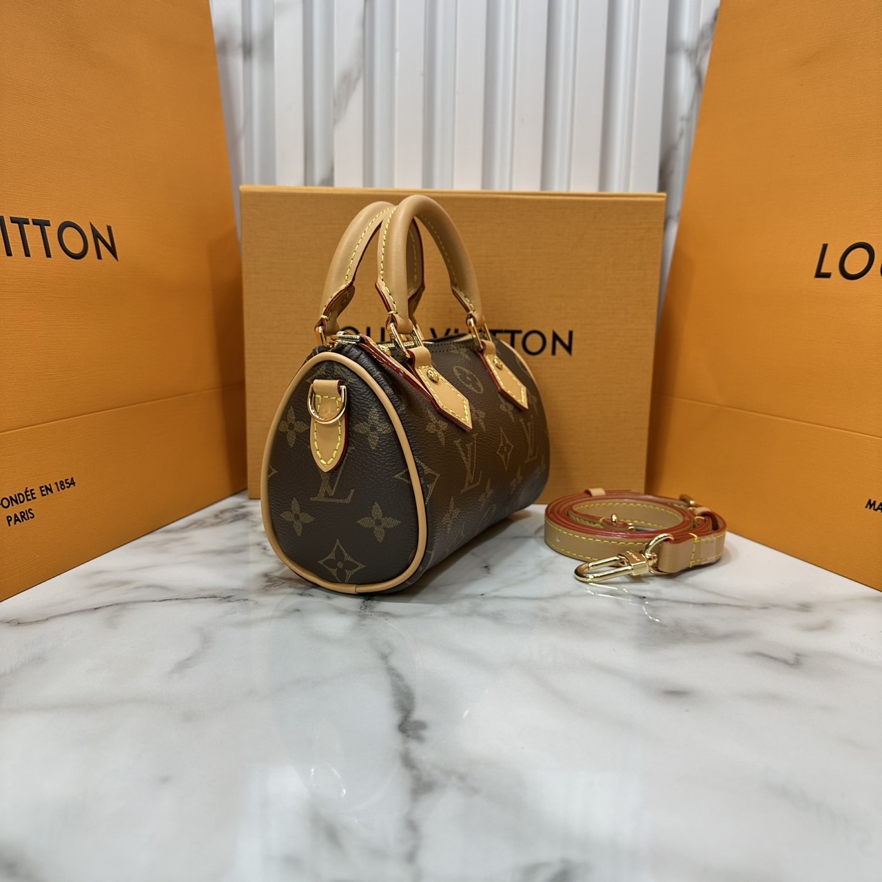 LV Nano Speedy bag Monogram Canvas กระเป๋าสะพายสปีดี้ไซส์มินิ ปุ๊กปิ๊กน่ารัก สวยหรูดูดี ดาราเซเลปใช้เพียบ รุ่นที่สวยงามตลอดกาล สาวๆ ควรมีติดไว้ซักใบ งานจริงสวยดูแพงมากค่า
