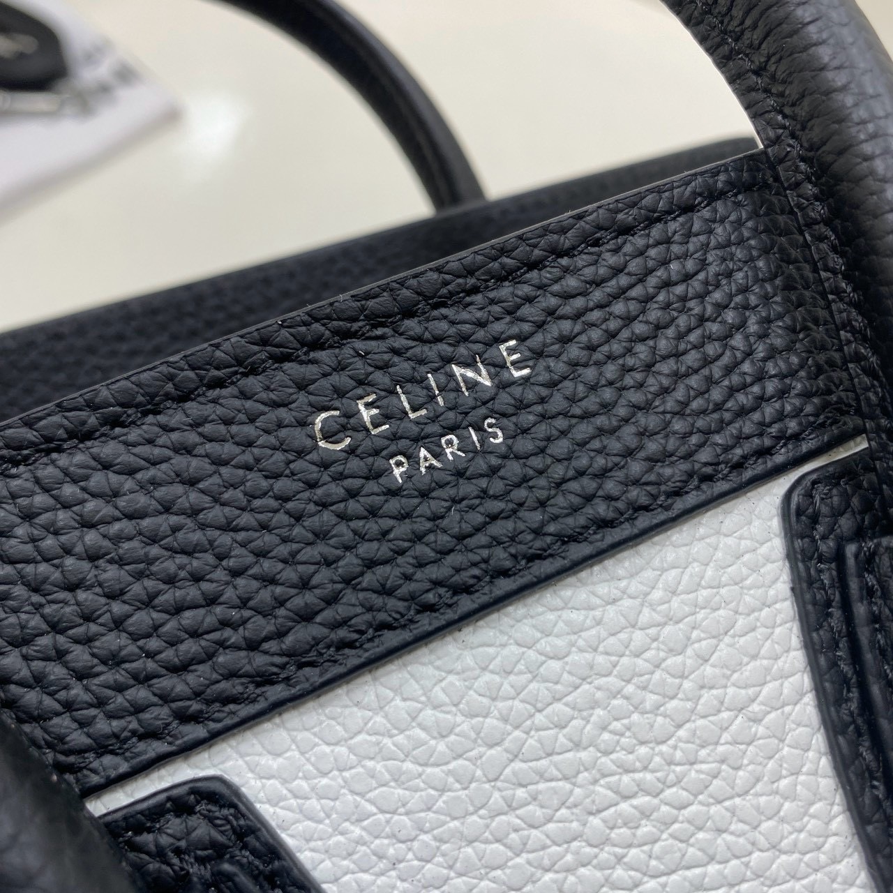 ORI หนังแท้ | Celine Luggage Tote Nano Bag20cm กระเป๋าสะพายทรงโท้ท ดีไซน์เป็นเอกลักษณ์ เรียบหรูดูแพง