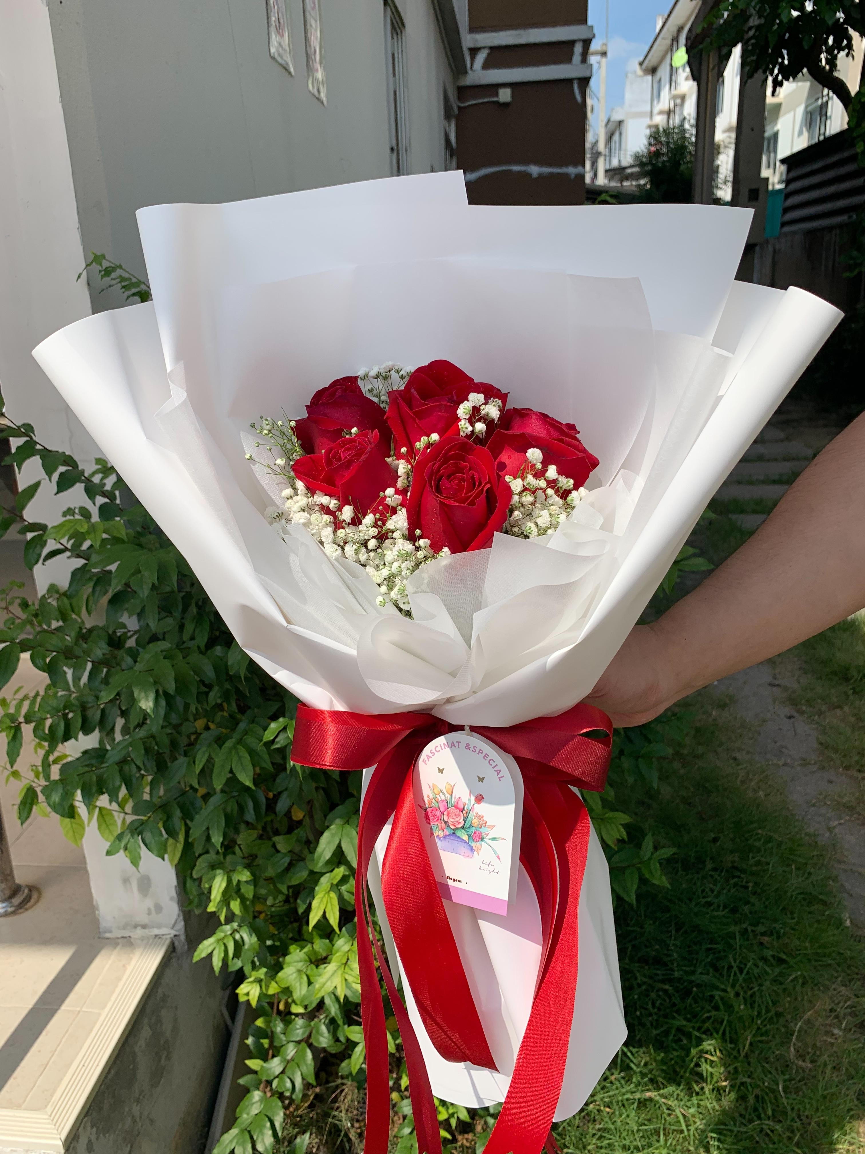 ช่อกุหลาบแดงช่อเล็ก