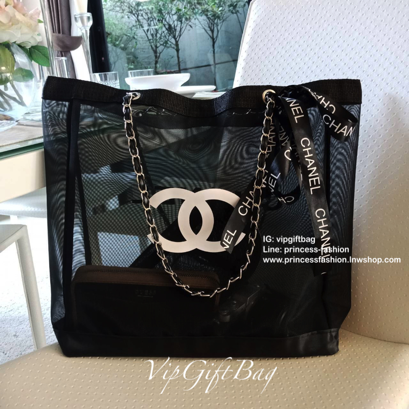 สีเงินสุดหรู **ถึงไทยแล้วค่ะ ---- ซื้อ1ได้ถึง2 !!! ---- Chanel Shopping Ribbin bag Chain With + Cosmetic Pouch กระเป๋าสะพายใบใหญ่ทรง Shopping พร้อมกระเป๋าใส่เครื่องสำอางค์ ใบเล็ก จากงานพรีเมี่ยมกิ้ฟของแท้นำเข้าจาก Chanel Perfume Counter ใบใหญ่วัสดุ Nylon 