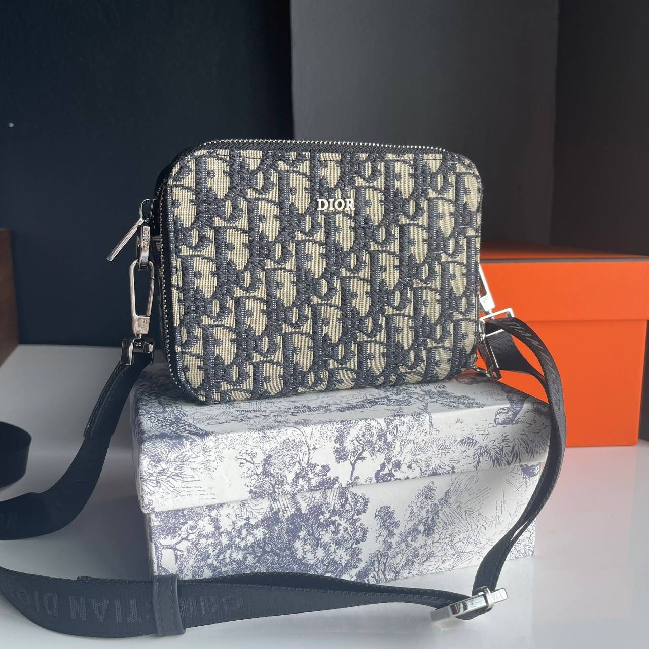 ORI 🥂 หนังแท้ DIOR POUCH WITH SHOULDER STRAP Oblique Jacquard พร้อมส่งที่ไทย งานหนังแท้และผ้าแจ็คการ์ดออริจินอล ภาพสินค้าถ่ายจากงานขายจริง ใช้งานต่างประเทศได้