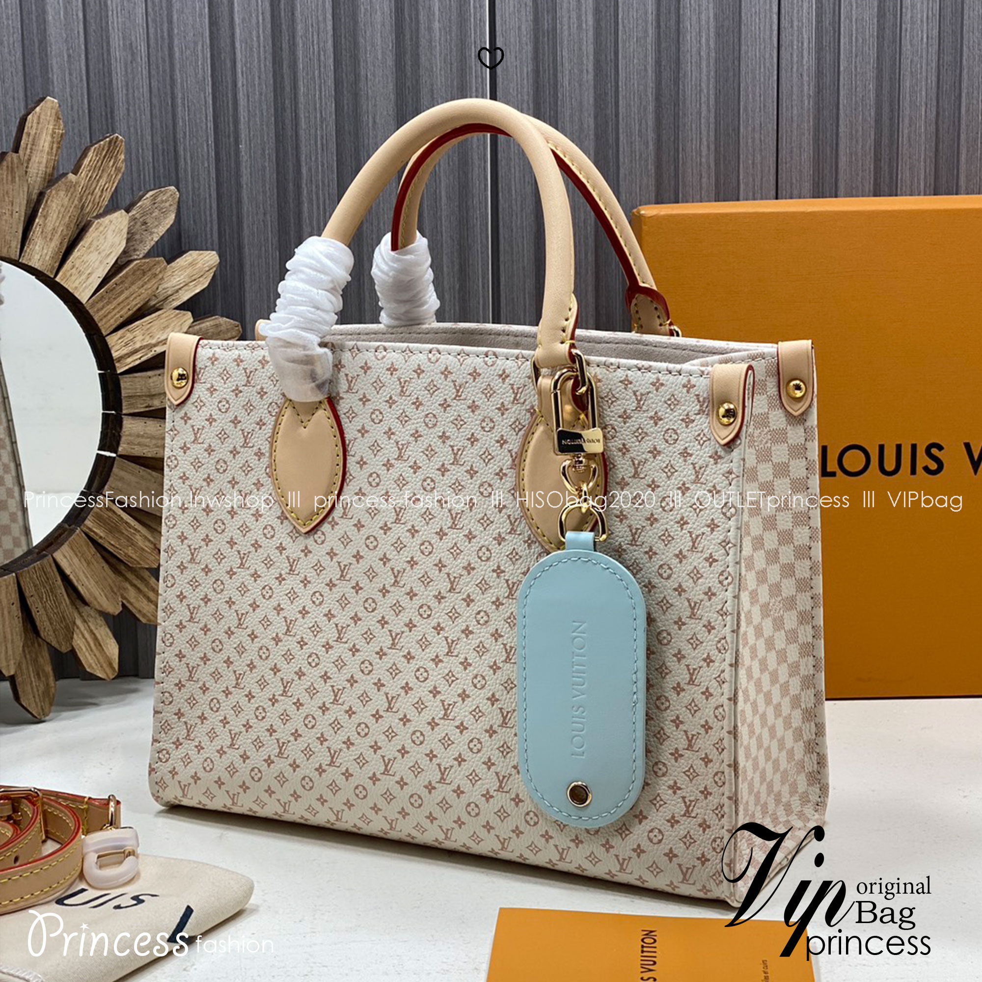 TOP ORI หนังแท้ | LV OnTheGo PM bag Azure Blue/Sand Beige กระเป๋าสะพายทรงโท้ท ในคอลเลกชัน LV Romance หนังแท้หรูหราประดับชาร์มแท็กกระเป๋าเดินทางมีชีวิตชีวา