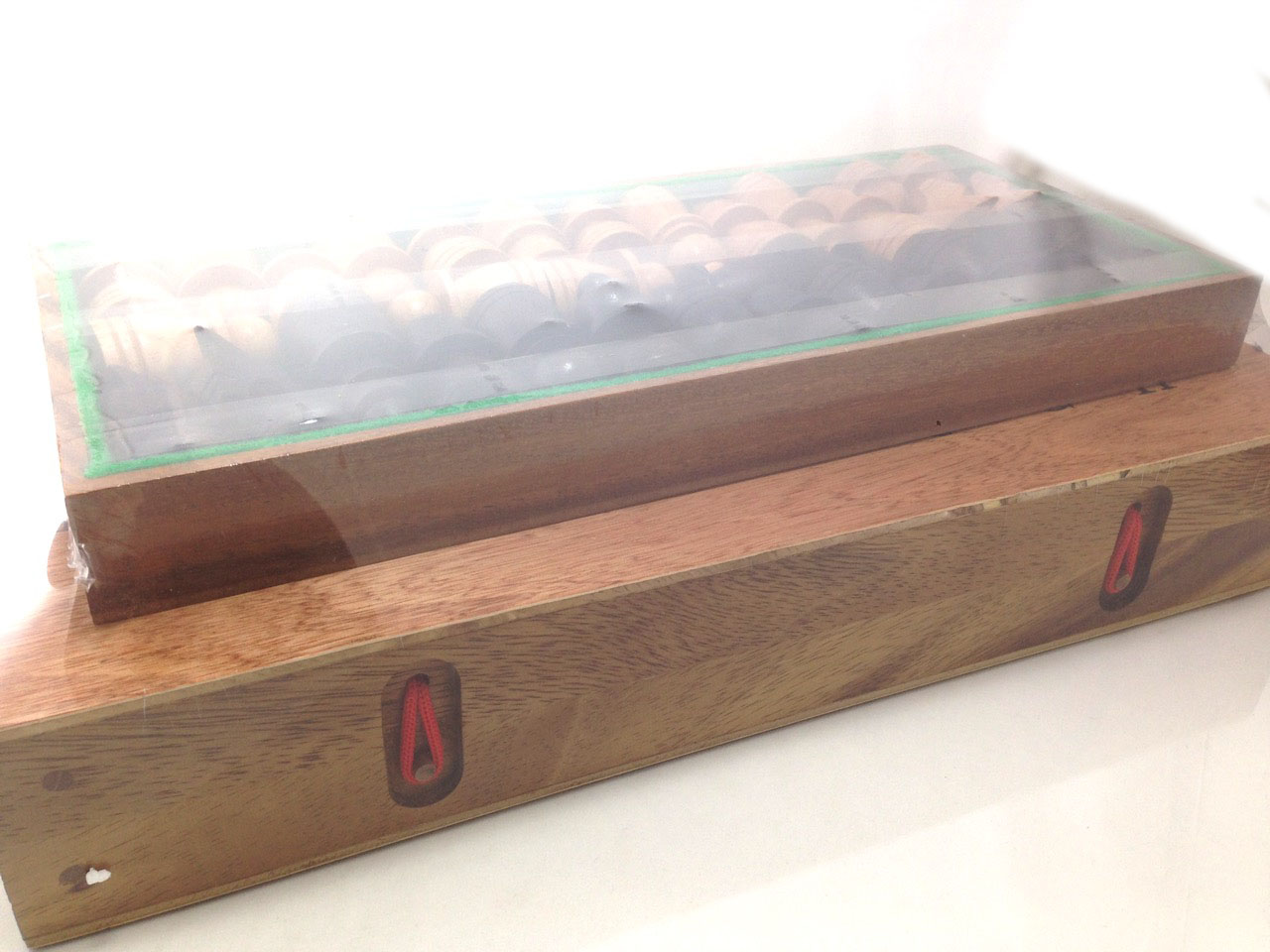 ชุดกระดานหมากรุกสากลไม้ก้ามปูพกพาพร้อมตัวหมากชุดใหญ่ (ขนาด38.5x42 cm)