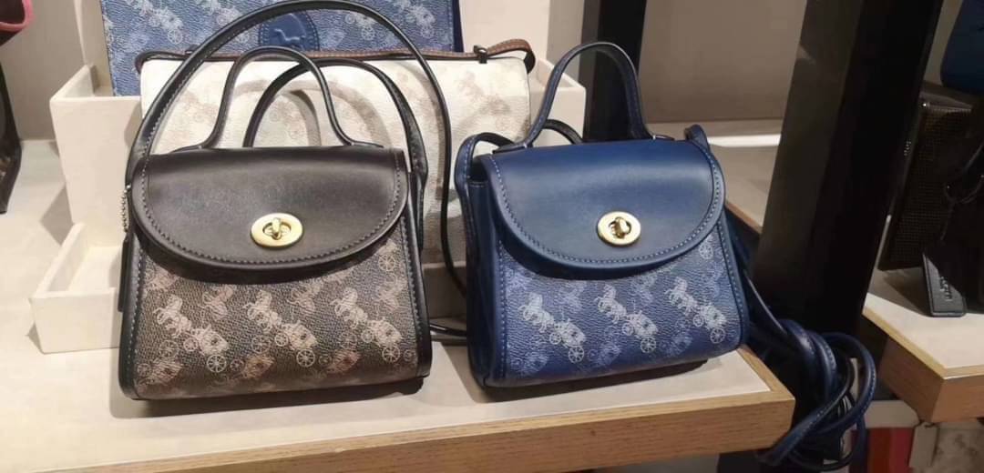 COACH Turnlock Top Handle With Horse And Carriage Print COACH Lady กระเป๋าสะพาย FM1981-144