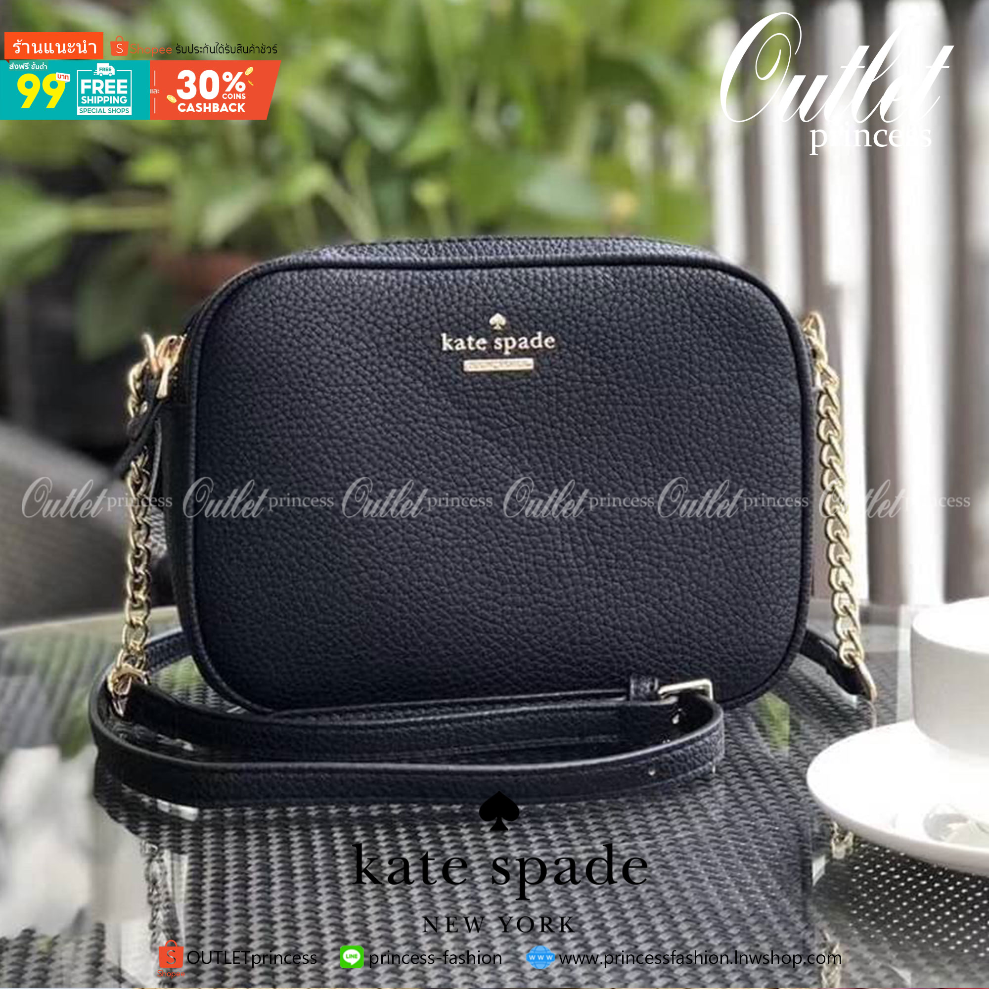 ของแท้ 💯% Kate spade New York mini shoulder bag กระเป๋าสะพายหนังนิ่ม สวยอยู่ทรง ด้านหน้าประดับโลโก้แบรนด์ อะไหล่ทอง น้ำหนักเบา มี2ช่องซิป แยกเป็นสัดส่วน ภายในมีช่องซิป 1 ช่อง และช่องใส่ของจุกจิก 1ช่อง จุของได้เยอะ สายสะพายปรับระดับได้ค่ะ