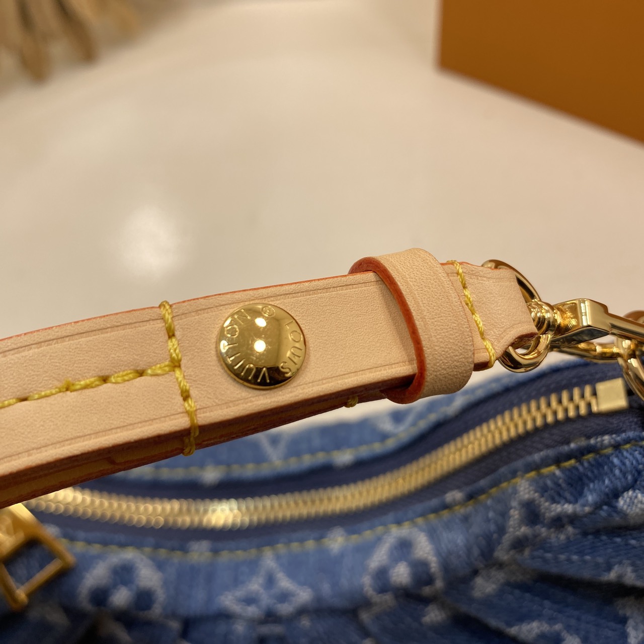 TOP ORI หนังแท้ | LV Pochette Valley bag / LV Hobo Bag กระเป๋าสะพายทรงโฮโบ ปรับลุคใหม่ด้วย Monogram Denim นำเสนอดีไซน์คลาสสิกสไตล์ร่วมสมัย