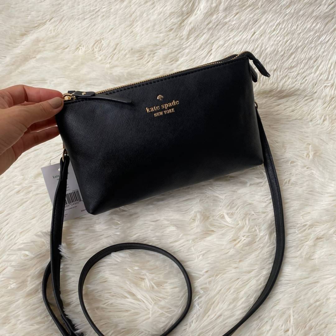 ของแท้ 💯% KATE SPADE NEW YORK กระเป๋าสะพายขนาดน่ารัก หนังนิ่ม มีช่องใส่ของถึง2ช่อง ด้านในแบ่งใส่ของได้เป็นสัดส่วนใส่ iphone6+ได้