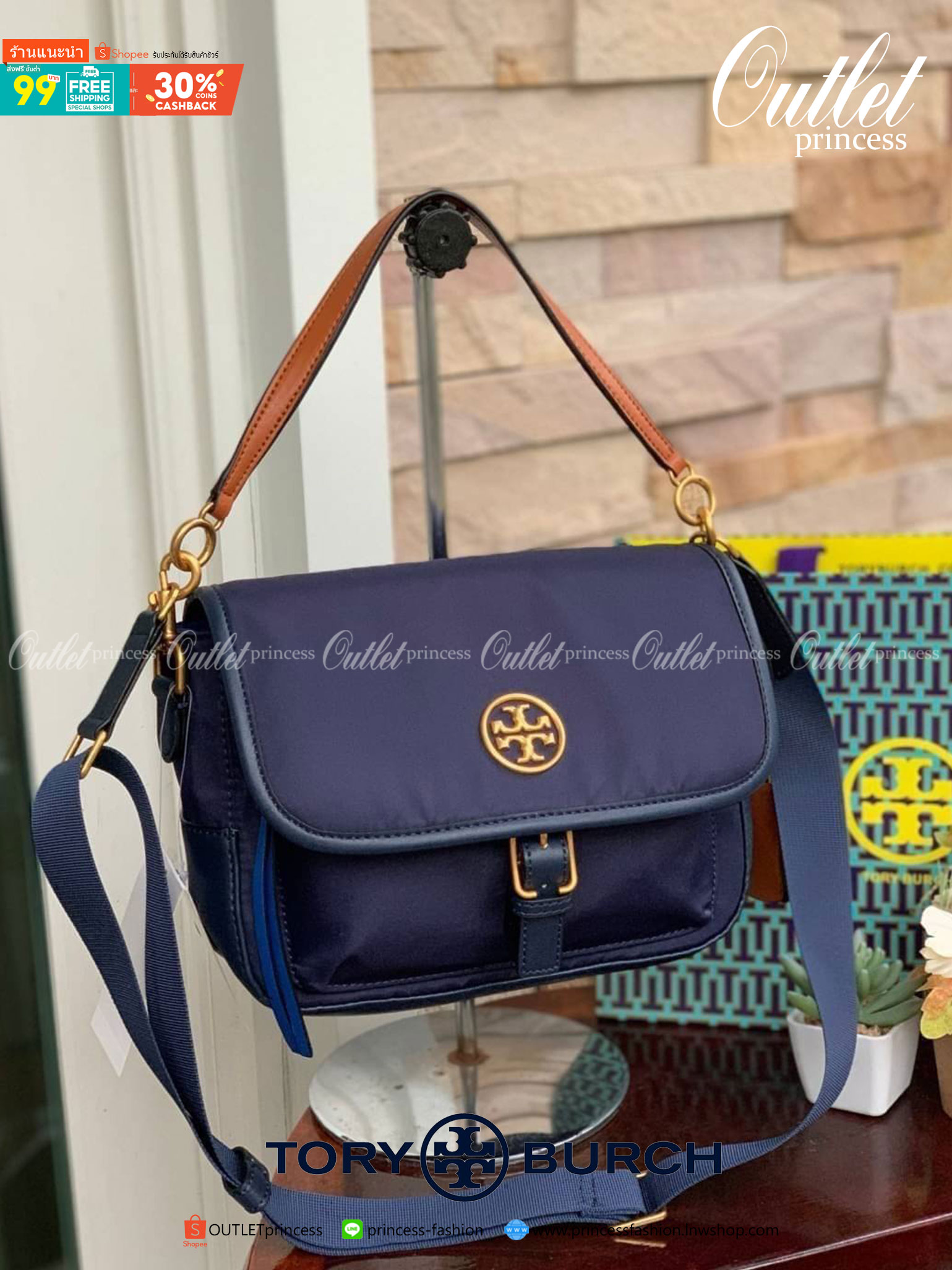ของแท้ 💯% Tory Burch logo patch satchel bag อีกหนึ่งแบรนด์ดังจากนิวยอร์ก ที่เหล่าดาราเซเลปใช้กันทั่วโลก ด้วยดีไซน์ที่เป็นเอกลักษณ์ เข้ากับยุคสมัย วัสดุ Nylon waterproof ที่แข็งแรงและทนทาน