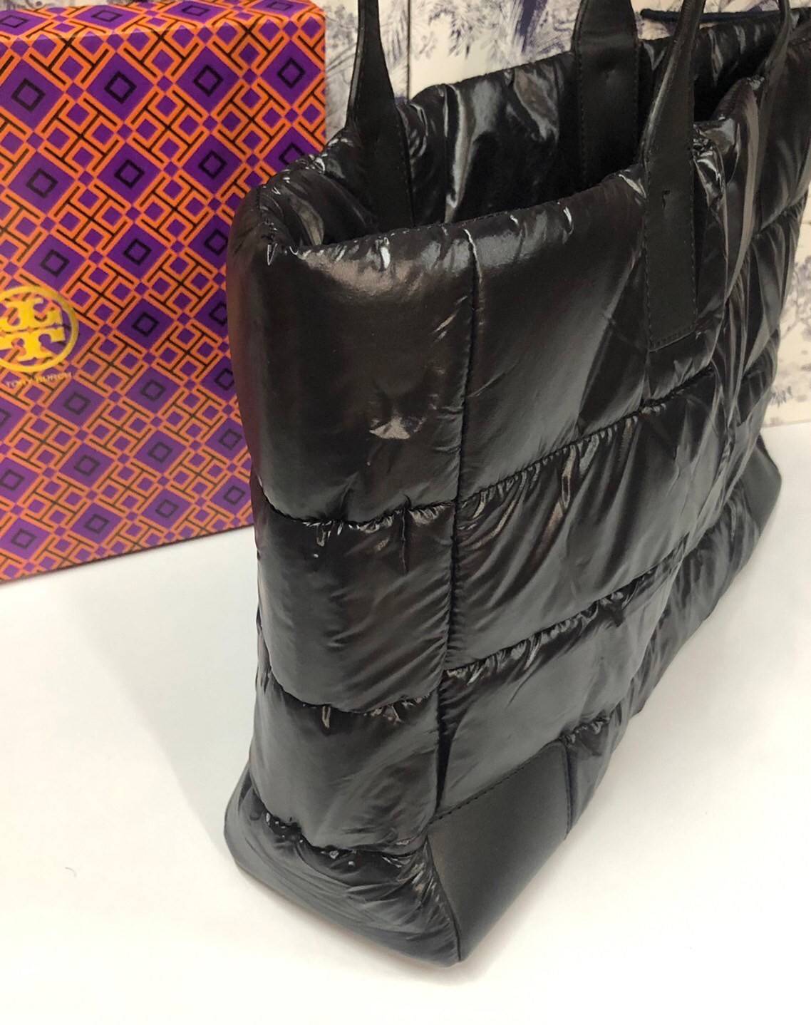 พร้อมส่งที่ไทย TORY BURCH Ella Puffer Tote Bag 40cm กระเป๋าโท้ทใบใหญ่ ภายในโล่งกว้าง จุของได้เยอะ ภาพสินค้าถ่ายจากงานขายจริง ใช้งานต่างประเทศได้