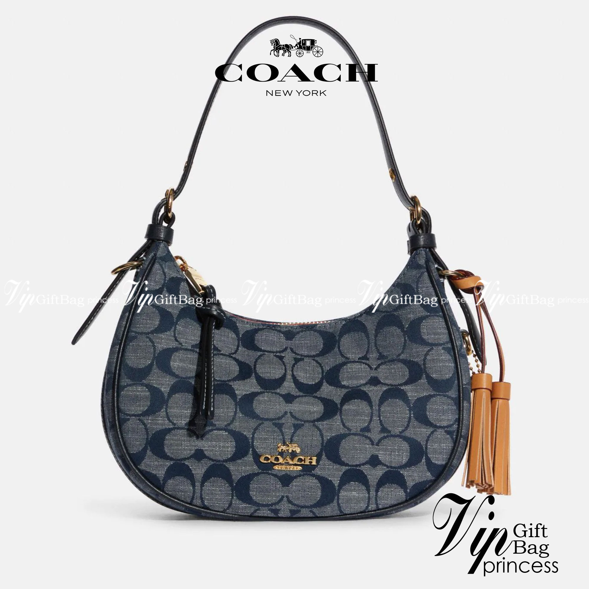 COACH C8163 KLEO HOBO IN SIGNATURE CHAMBRAY ใหม่ล่าสุด คอลเลคชั่นสุดคิ้วท์ ที่สาวๆต้องหลงรัก กระเป๋าสะพายทรงโฮโบ ที่ดีไซน์มาให้ปรับใช้งานได้หลากหลาย วัสดุผ้าแชมเบรย์ คมสวย รูดเปิด-ปิดด้วยซิป ภายในเป็นช่องโล่ง สายคล้องสามารถถอดออกใส่สายยาวสะพายข้างได้ หรือ