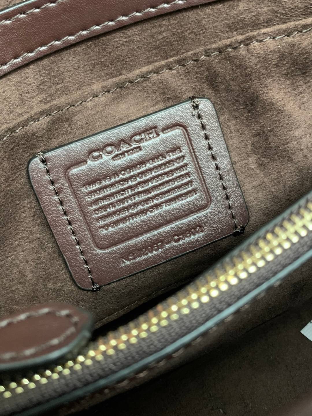 COACH TILLY SATCHEL 23 ((C1802//C1439/C1435)) พร้อมส่งที่ไทยทันทีค่ะ! กระเป๋าสะพายครอสบอดี้ร์หรือหิ้วก็เก๋ไปอีกค่ะ หนังแท้สวยงาม เปิดปิดกระเป๋าแบบหมุนล็อค ภายในมี2ช่องหลัก ใส่กระเป๋าเงินใบกลางได้;มือถือได้ทุกรุ่น;ของจำเป็นสาวๆได้ครบค่ะ;มีช่องซิปกลางและช่อ