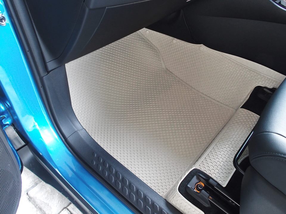 พรมปูพื้นรถยนต์ TOYOTA C-HR ลายรังผึ้งรีดขอบ สีเทา เต็มคัน