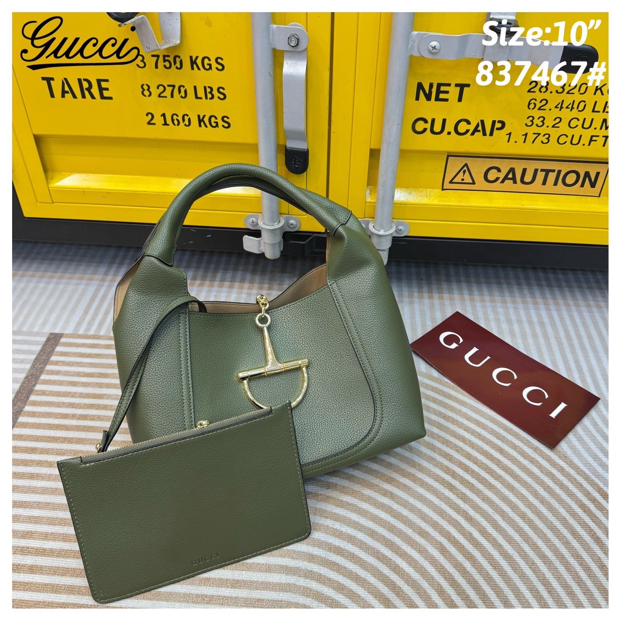 Gucci Softbit medium top handle bag กระเป๋าทรงโฮโบโฉมใหม่ อะไหล่เป็นเอกลักษณ์ของแบรนด์ในรูปแบบ Horsebit ครึ่งรูปขนาดใหญ่ หรูหราและใช้งานสะดวก รูปทรงสไตล์สบายๆ หนังลายเกรนสวยหรูนุ่มนวลพร้อมเท็กเจอร์อันโดดเด่น