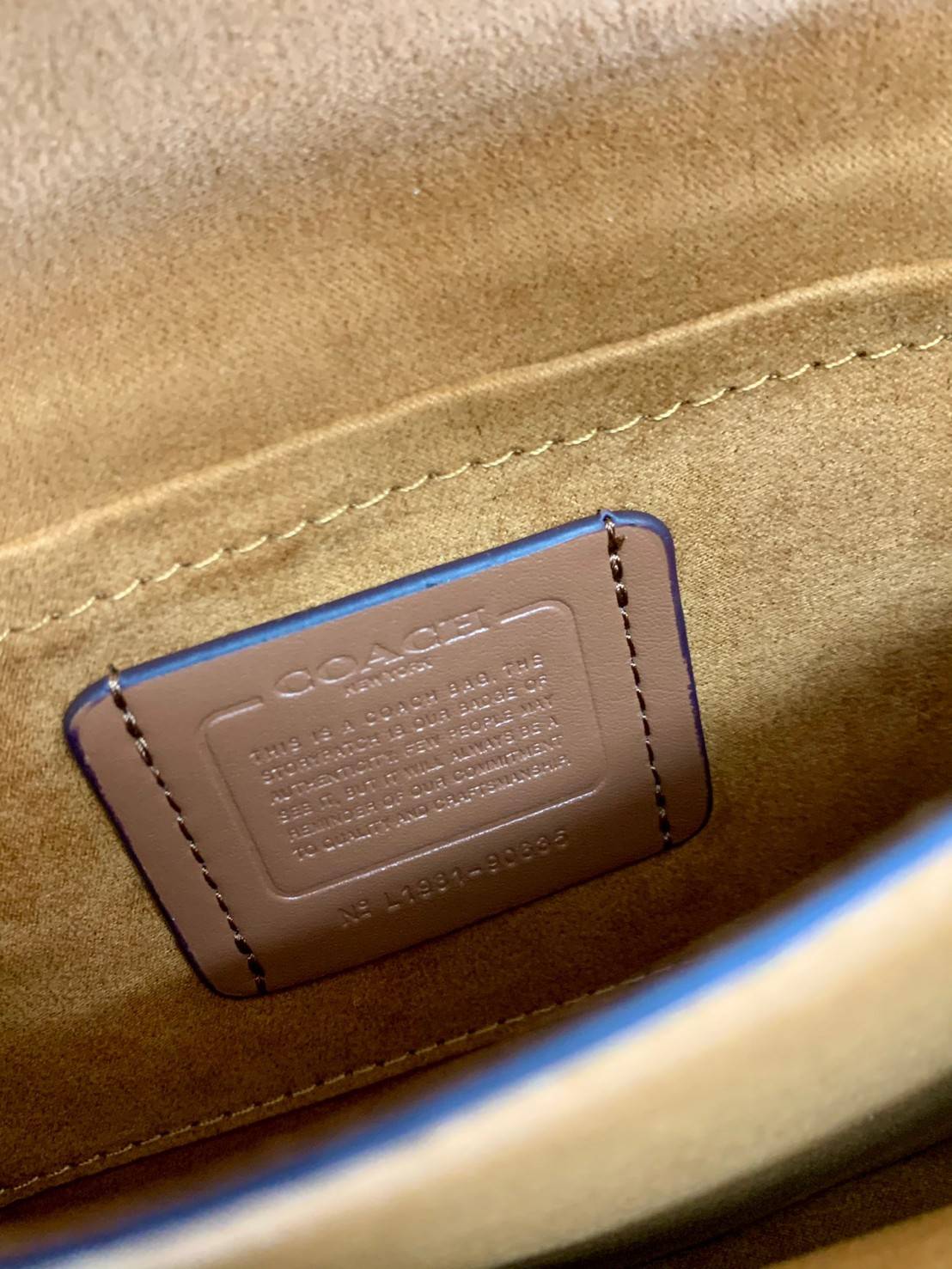 พร้อมส่งถึง8สี ห้ามพลาดค่ะ! COACH KLARE CROSSBODY BAG ((91019//91174//90400//1424//90635)) พร้อมส่งที่ไทย กระเป๋าสะพายครอสบอดี้ร์หรือสามารถทบเป็นสายคู่คล้องไหล่ได้ด้วยค่ะ หนังแท้ แต่ละสีทำลายหนังได้สวยงามแตกต่างกันออกไปนะคะ ✔️ห้อยด้วยป้ายแบรนด์แบบโ