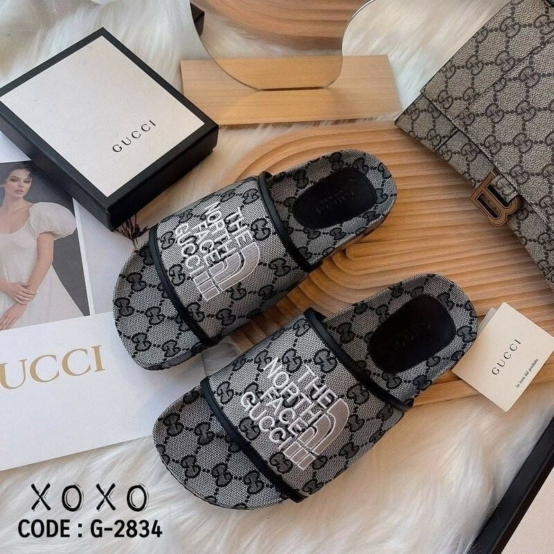 Gucci Sandals แตะงานสวม สวย ดูแพงเกินราคา ตัวใหม่ล่าสุด ชนช้อป แอดบอกเลยงานนี้ต้องมี วัสดุผ้าลาบแบรยด์ ด้านหน้างานปัก รุ่นคอลเลคชั่นใหม่ ด้านในรองฟองน้ำนุ่ม พื้นร่องบุ๋ม กระชับเท้า น้ำหนักเบา แมทส์ชุดง่าย