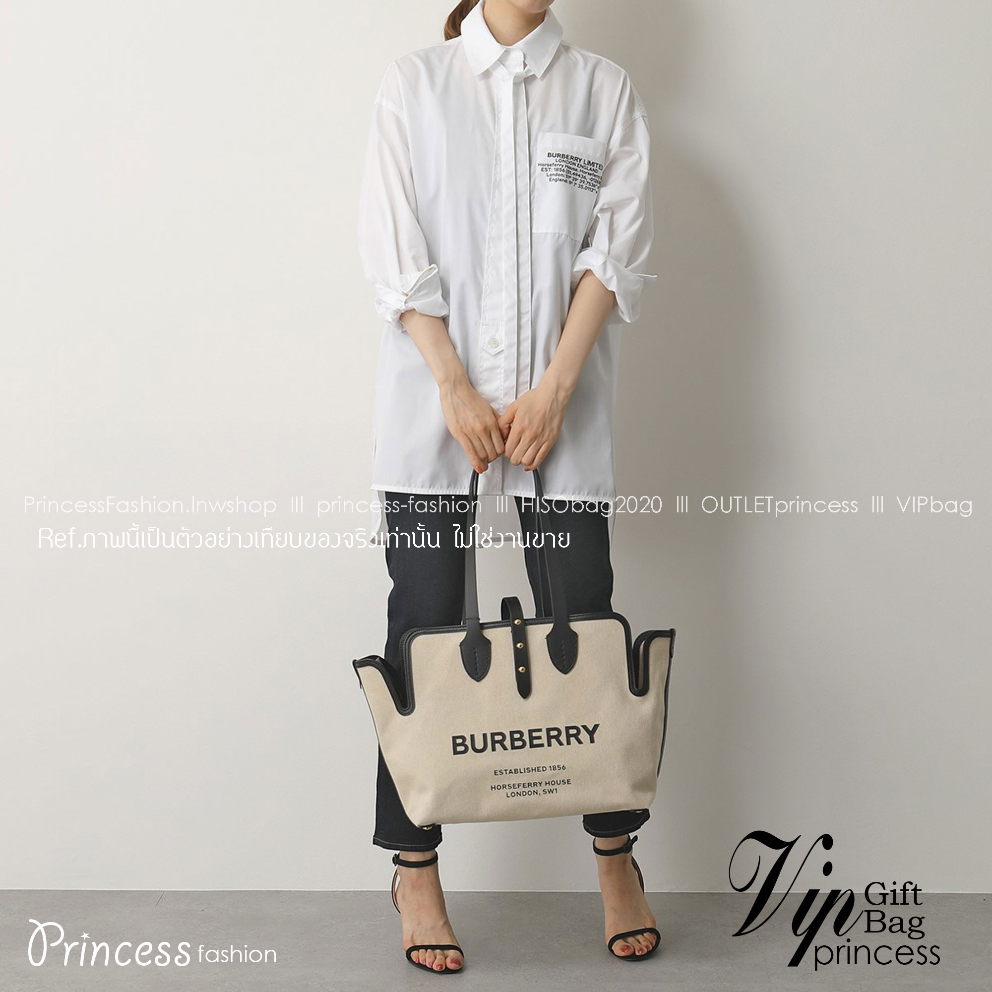 BURBERRY FRAGRANCES TOTE BAG พร้อมส่งรุ่นใหม่!! BURBERRY LARGE LONDON TOTE BAG IN WHITE / Burberry Canvas Logo Tote Bag กระเป๋าสะพายไหล่ทรงช้อปปิ้ง ทรงคลาสสิค ฮิตตลอดกาล ตัวกระเป๋าวัสดุหนังผ้าแคนวาส