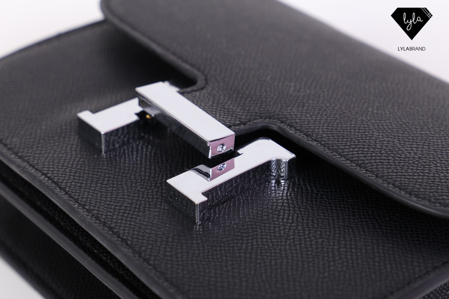 LYLABRAND🔔 Constance ไซต์ 18 สุดฮอต รุ่นนี้หนัง Epsom , PU top premium นะคะ หนังดีเลอค่าน่าสอยมากกก บอกคำเดียวเลยว่าเด็ดสุด !! เหมือนหนังแท้เบอสุดค่ะคูณผู้หญิง ลูกค้าเก่าน่าจะทราบกันดีอยู่แล้วว่าคุณภาพของร้านนี้ต้องมาเป็นอันดับหนึ่งเท่านั้น อิอิ ม