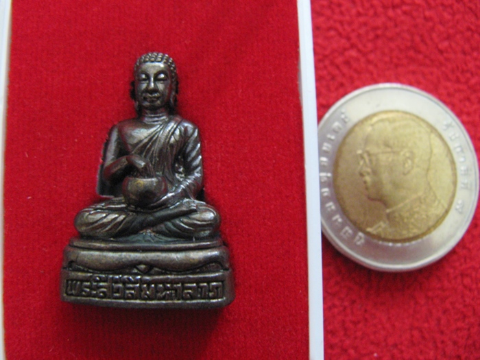 สินค้าหมดค่ะ พระสิวลีมหาลาภ ปางออกจากนิโรธสมาบัติ พิมพ์จกบาตร(บรรจุกริ่ง) รุ่นรวยมหาเศรษฐี วัดนาคกลางวรวิหาร กล่องเดิมพร้อมใบคาถาค่ะ