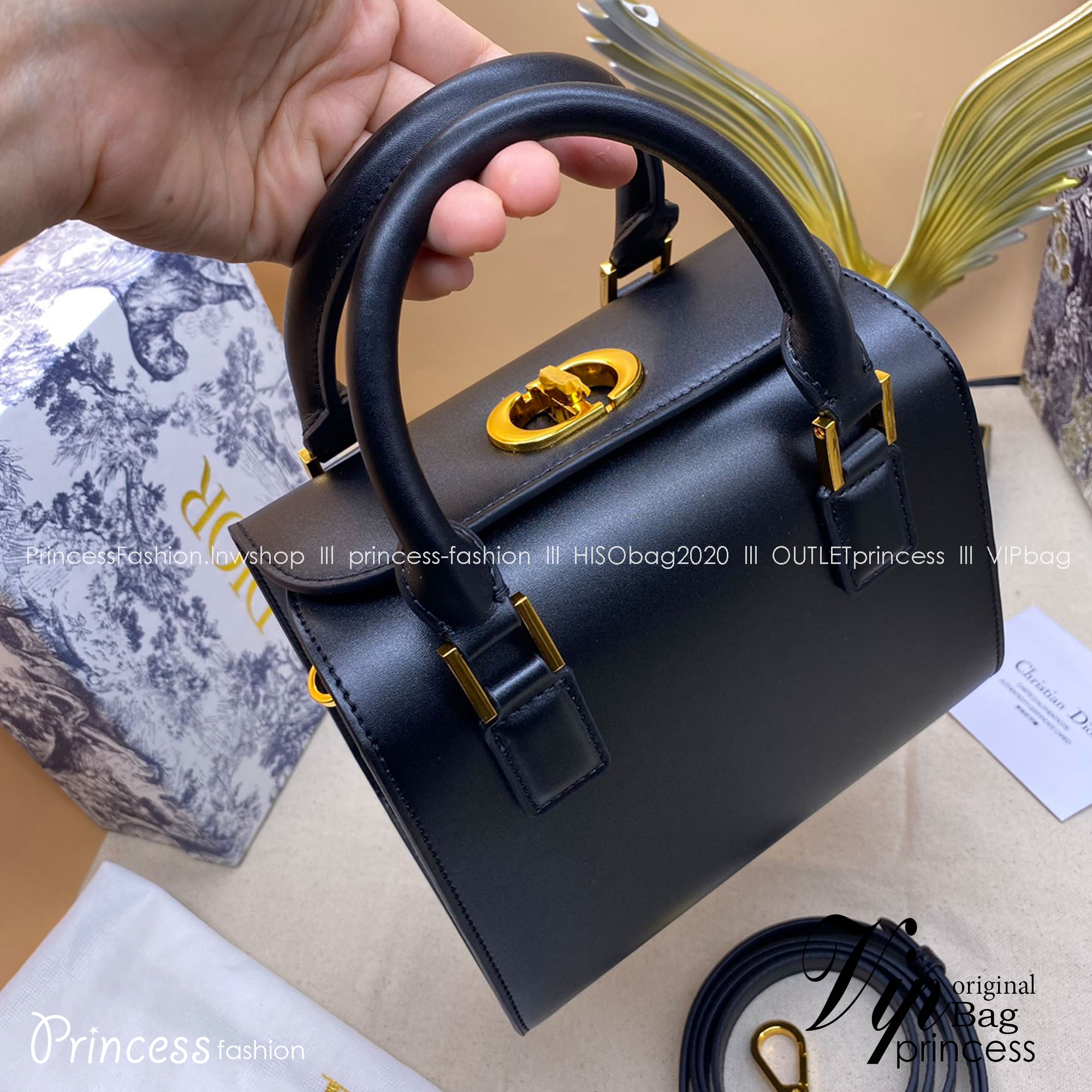 DIOR SMALL BOSTON BAG Black Box Calfskin / DIOR Box Bag พร้อมส่ง กระเป๋าสะพายทรงกล่อง New for Winter 2023 คอลผู้ดี สวยหรู ตอบโจทย์และแมทช์ได้กับทุกลุคทุกสไตล์